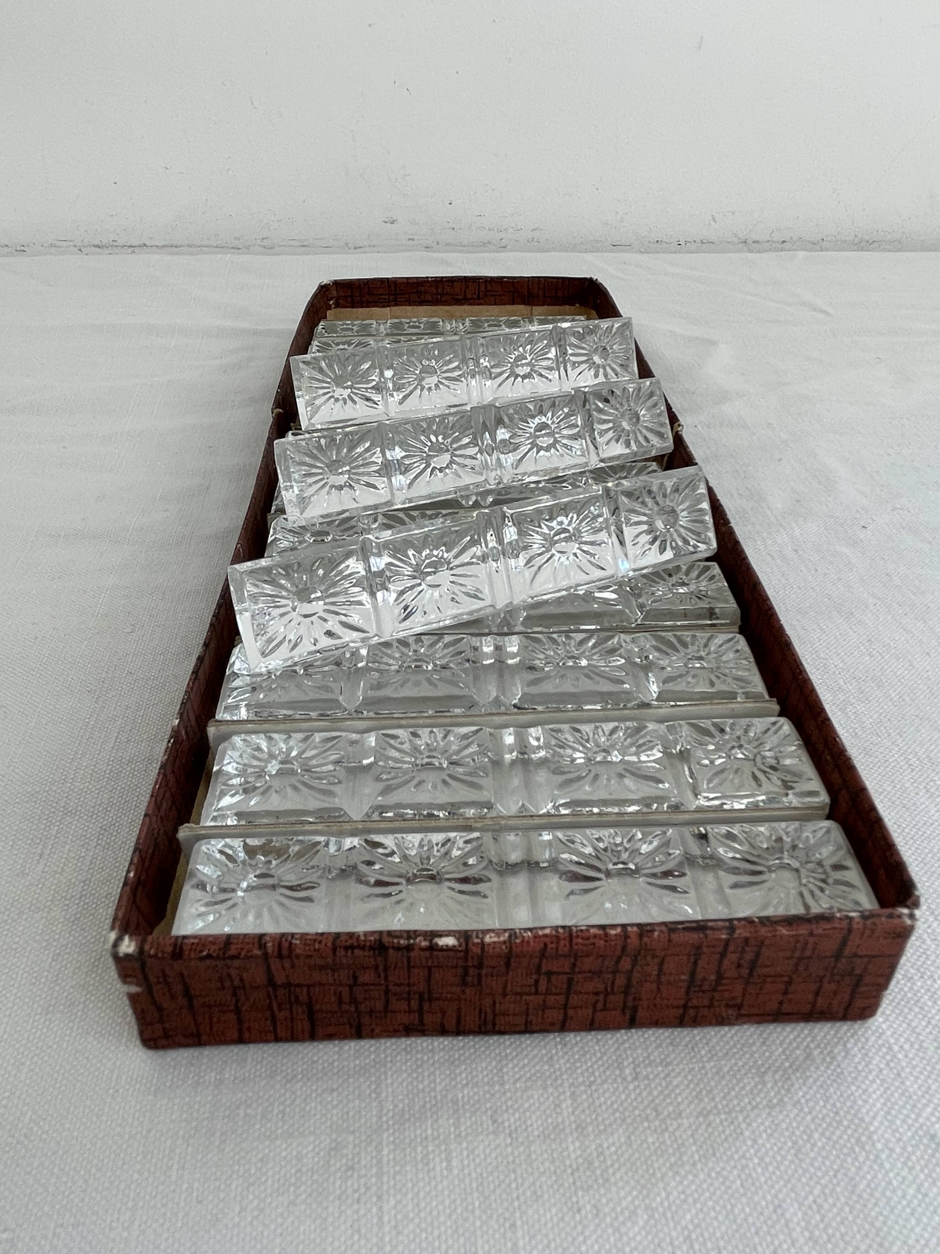 Porte-couteaux en cristal, Motif floral en relief, Art de la table vintage