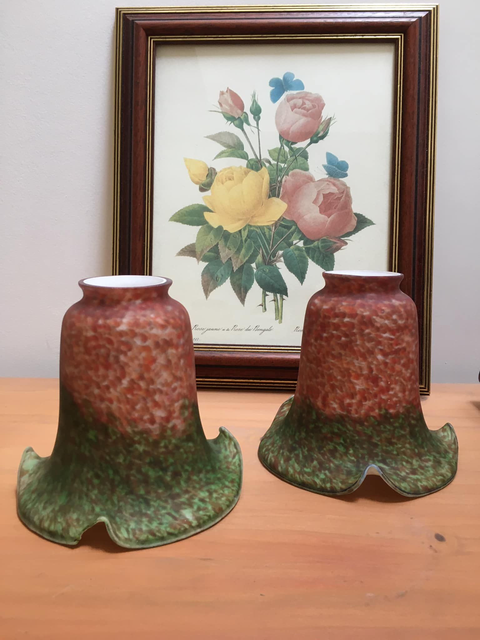 Two speckled glass paste tulips tones red and green on the bottom border