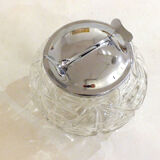 Sugar bowl with integrated clamp