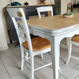 Table with 4 chairs