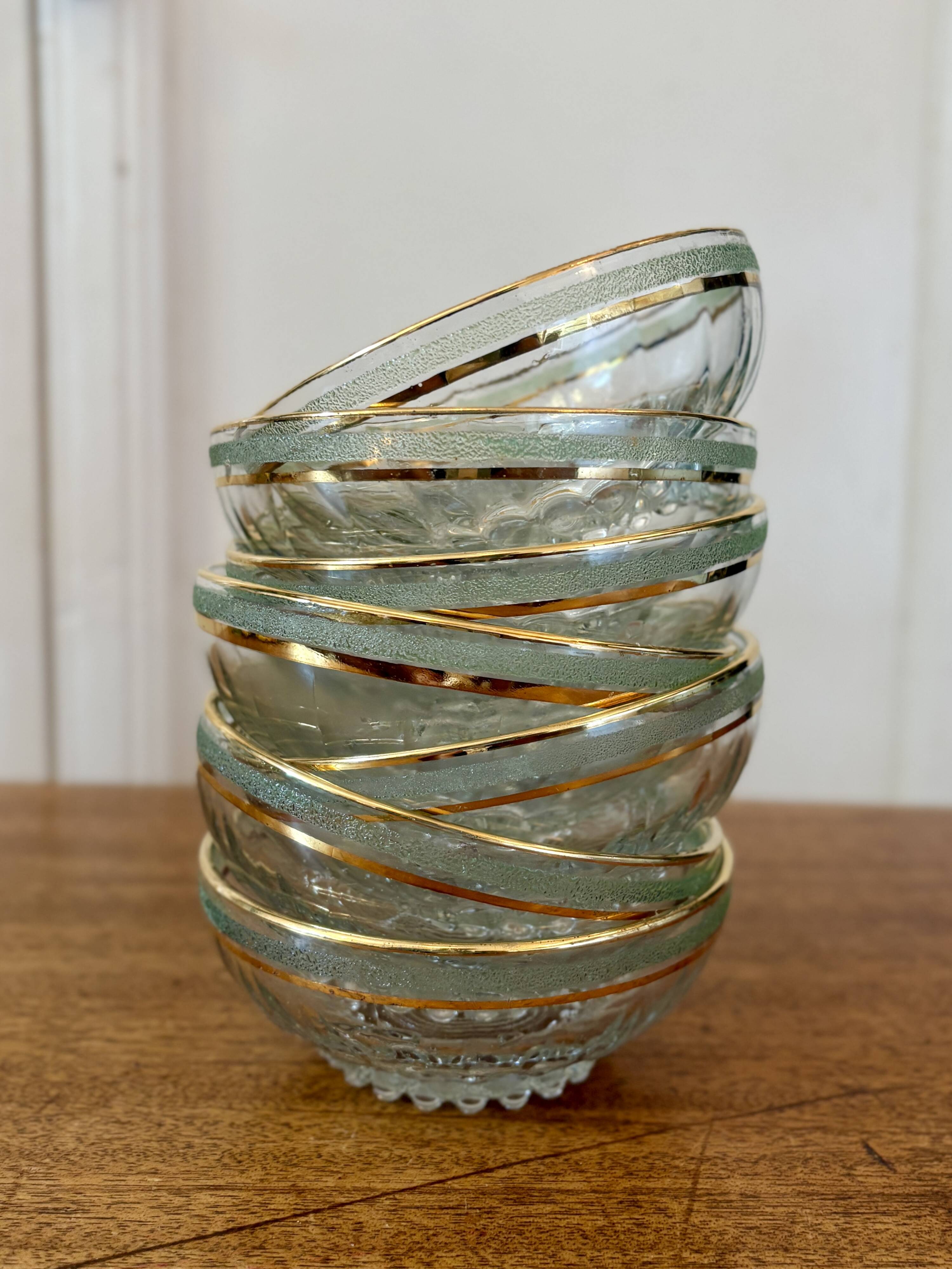Lot de 7 coupes en verre granité vert et or vintage