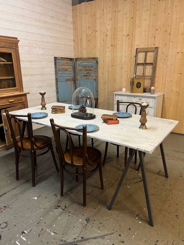 Table patinée que treteaux