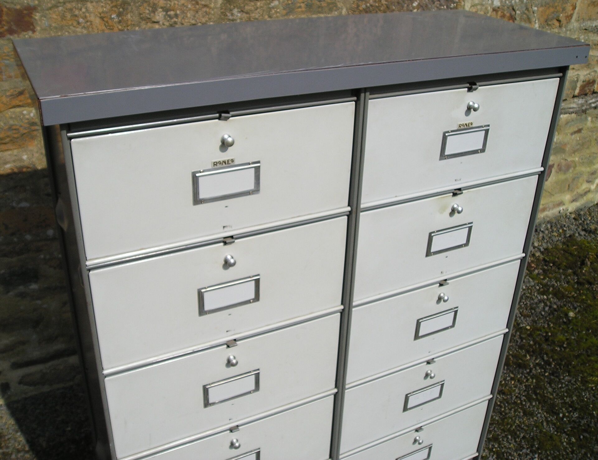 Cabinet with 10 drawers flaps with label holder and roneo buttons