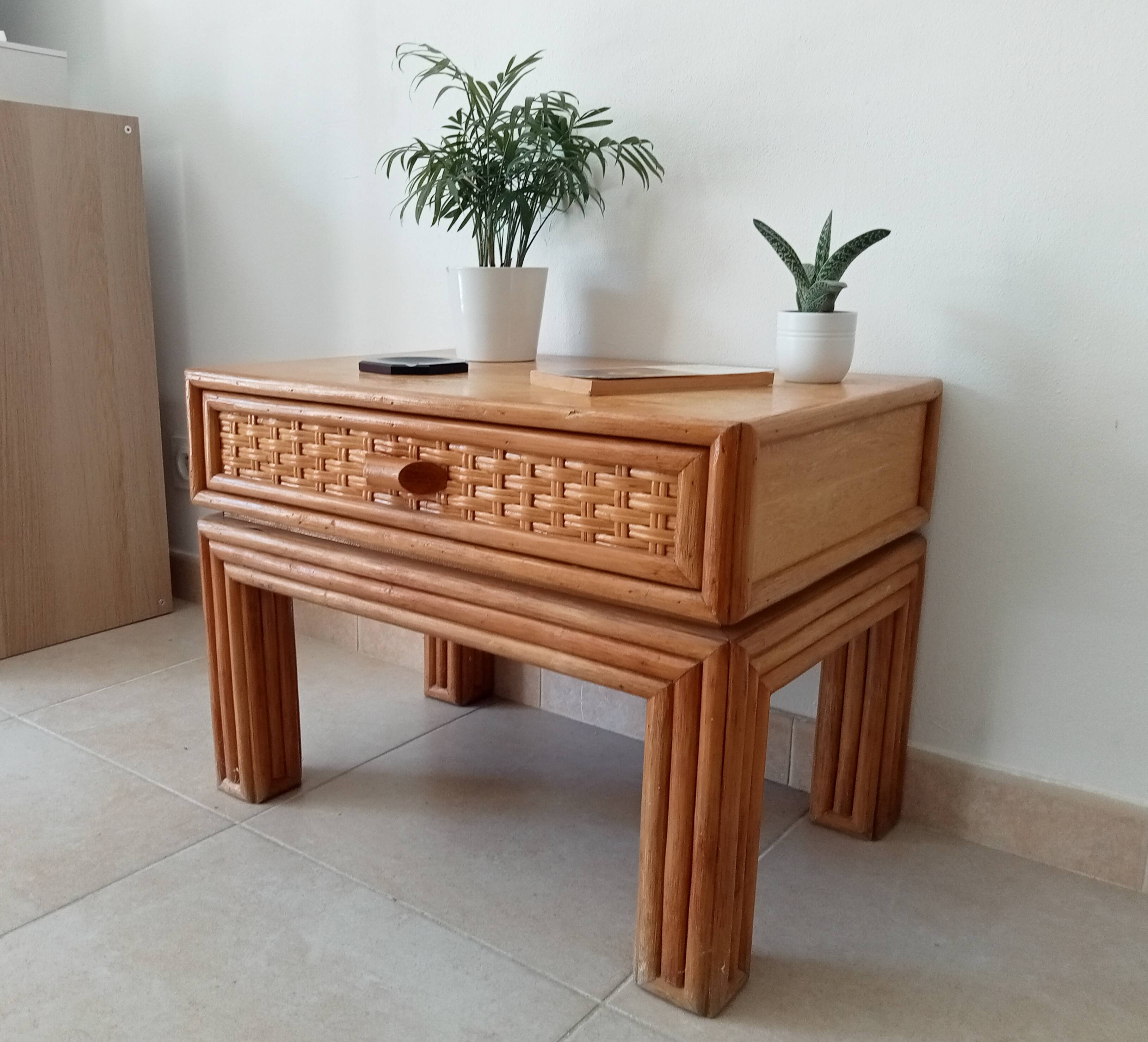 Vintage side table in bamboo and rattan from the 1970s.