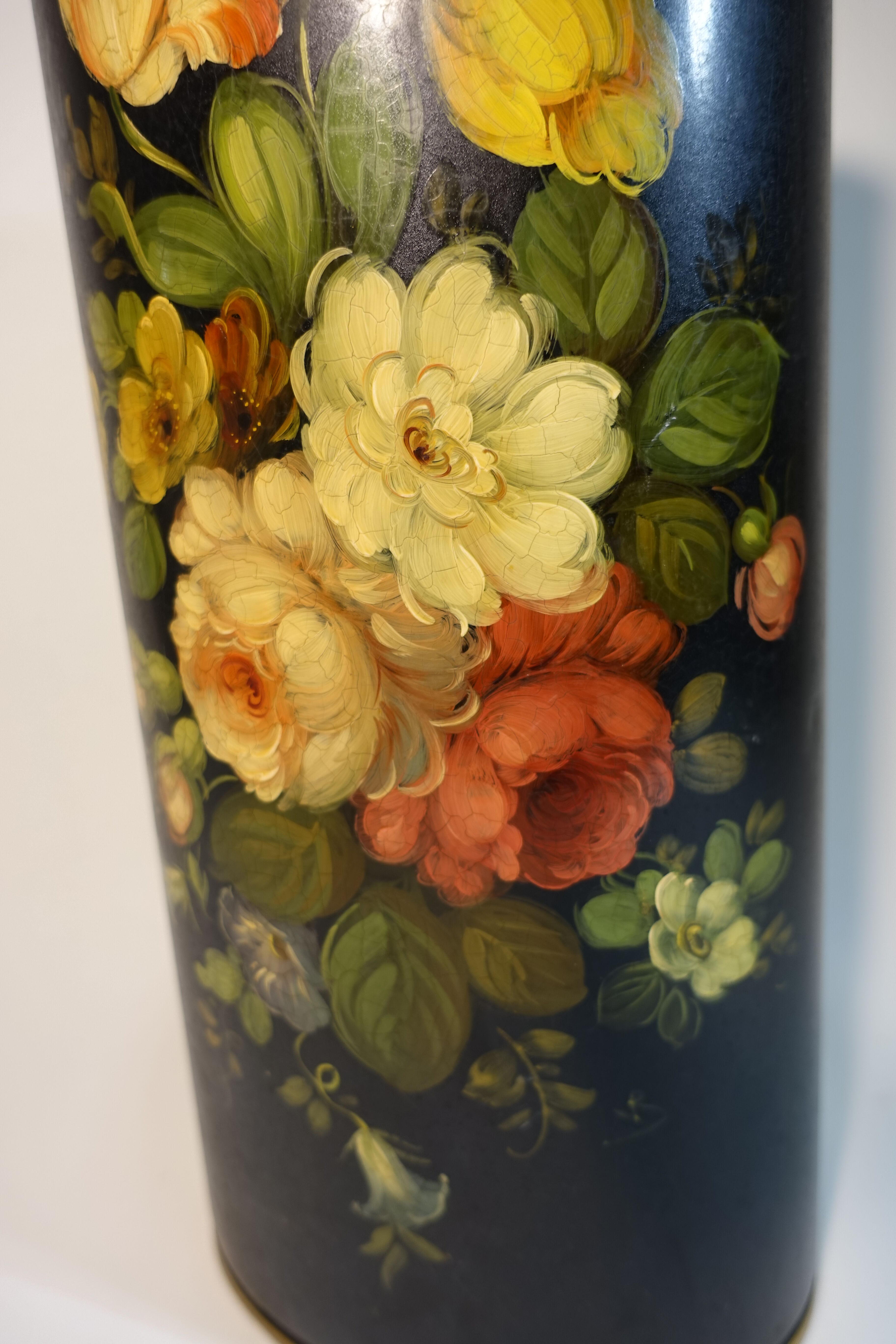 Umbrella door in painted sheet metal decorated with flowers style Napoleon III