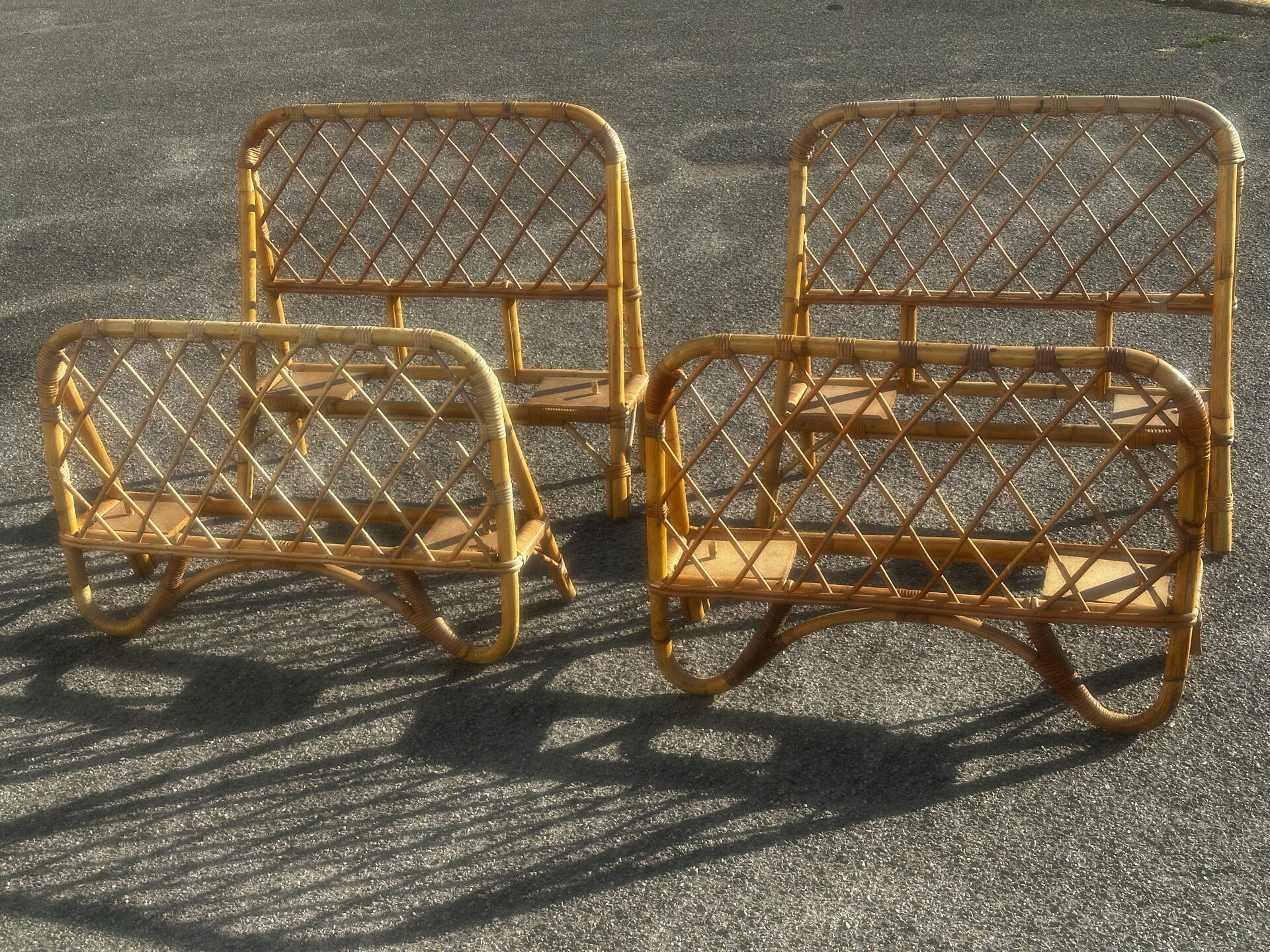 Pair of vintage single beds in rattan, 1970s.