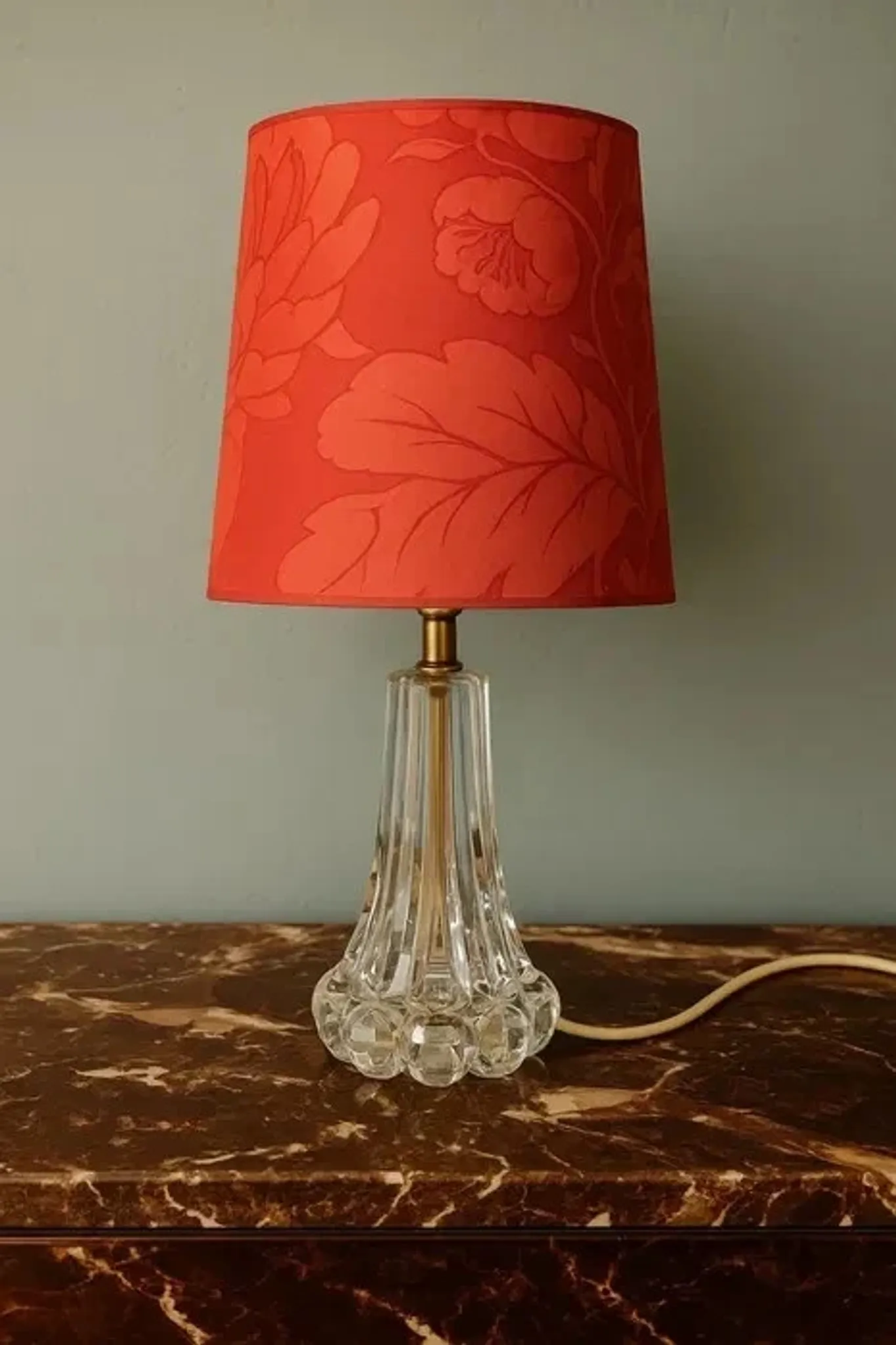 Vannes Le Châtel crystal table lamp with red fabric shade, 1970s