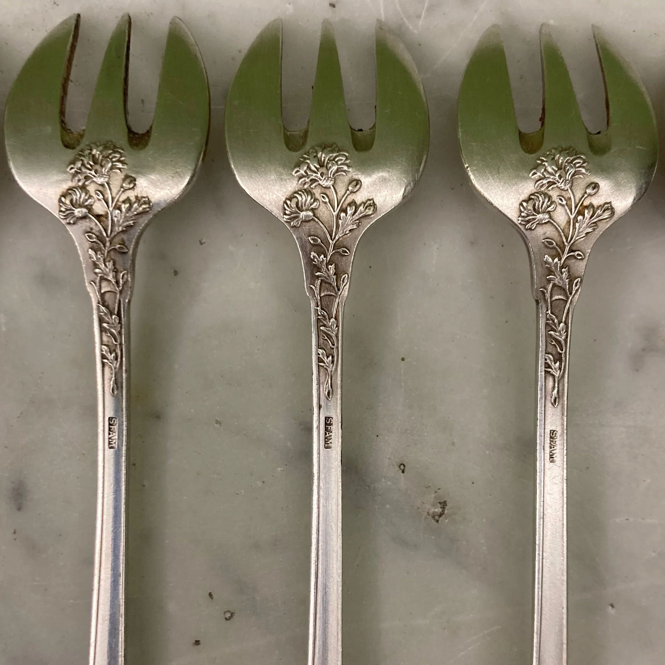 12 silver-plated oyster forks SFAM 1900 flowers