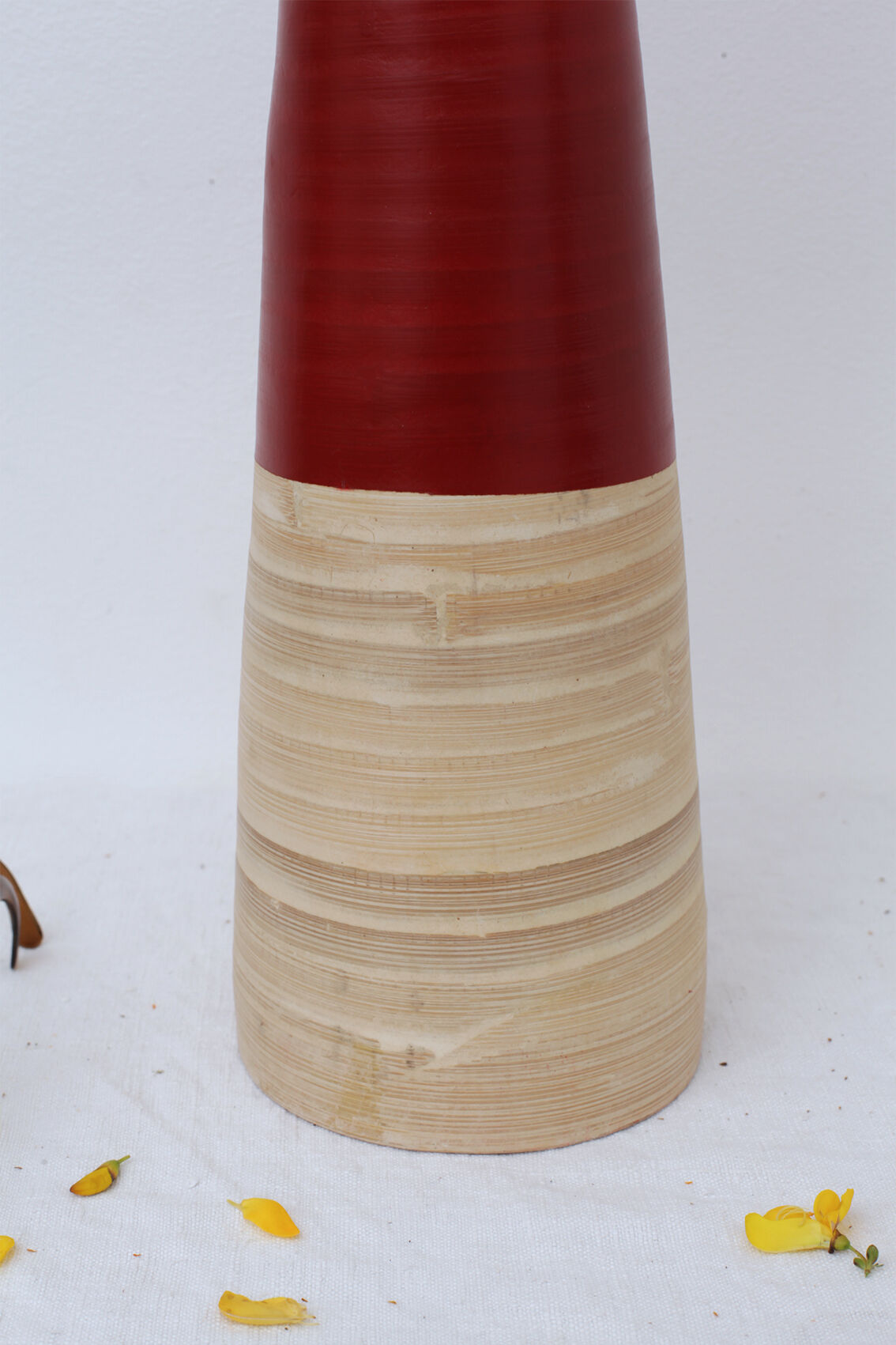 Red half-half-wood wooden vase