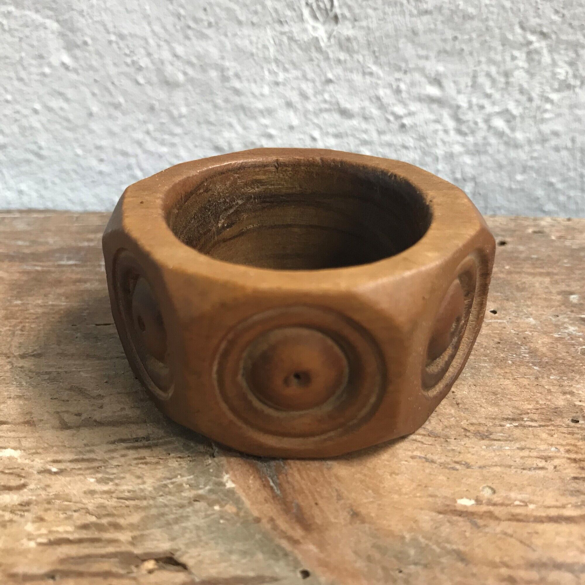 Lot of 4 rounds of 70s olive wood towels