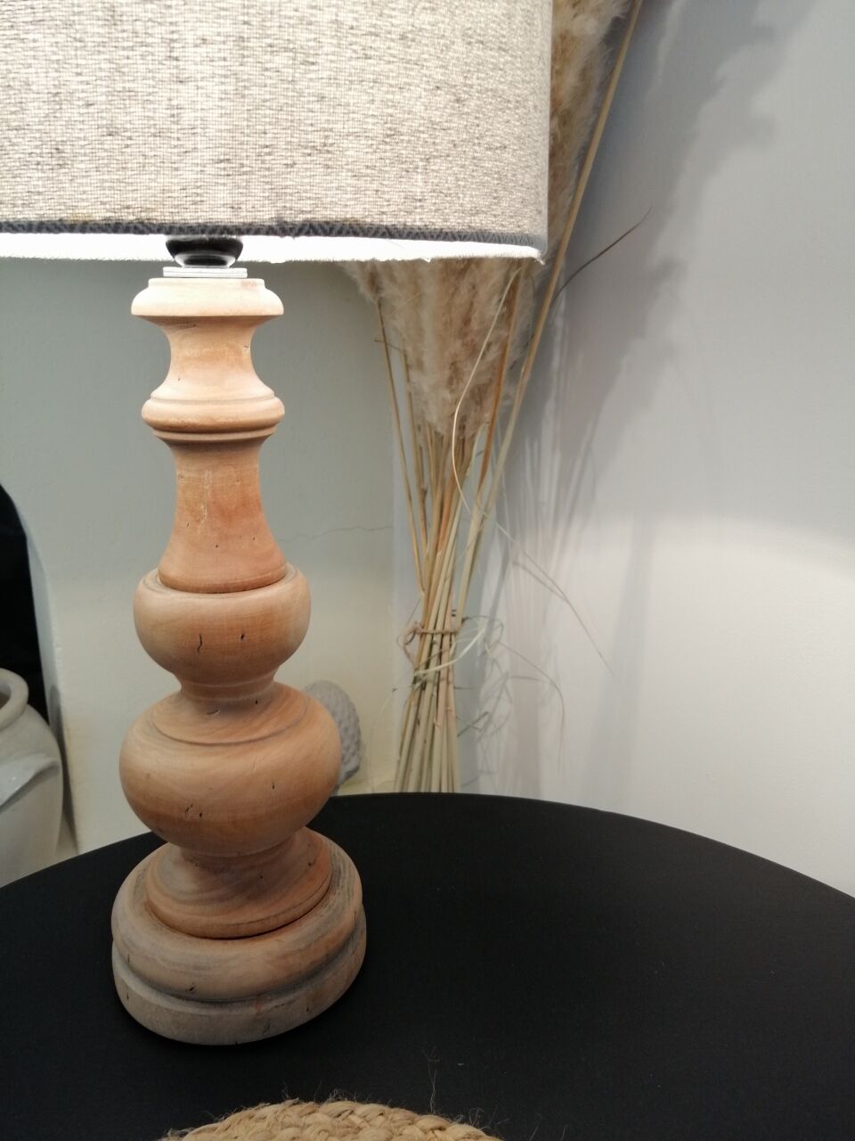 Vintage table lamp year 1980 in turned wood.