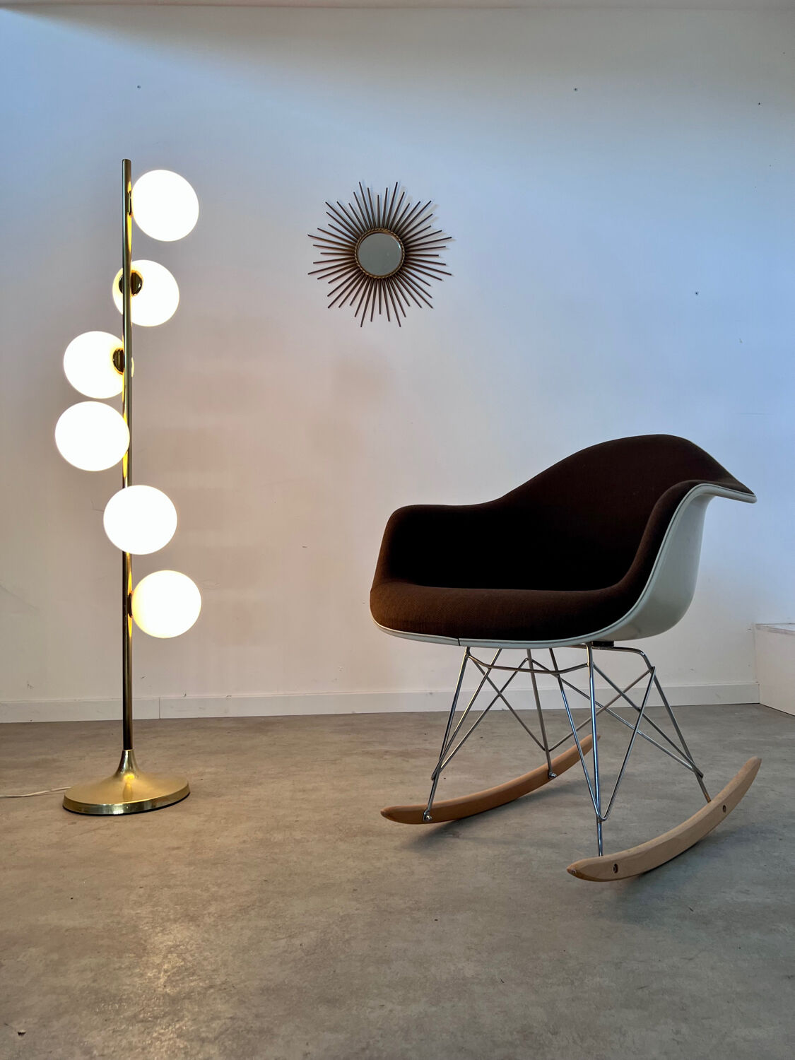 Old floor lamp in brass and opaline design from the 70s Max Bill lamp