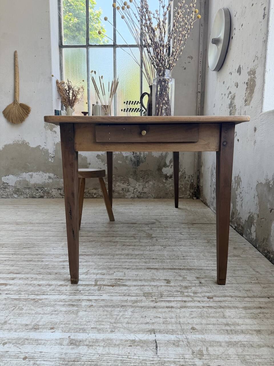 Table de ferme noyer pieds fuseaux 1950
