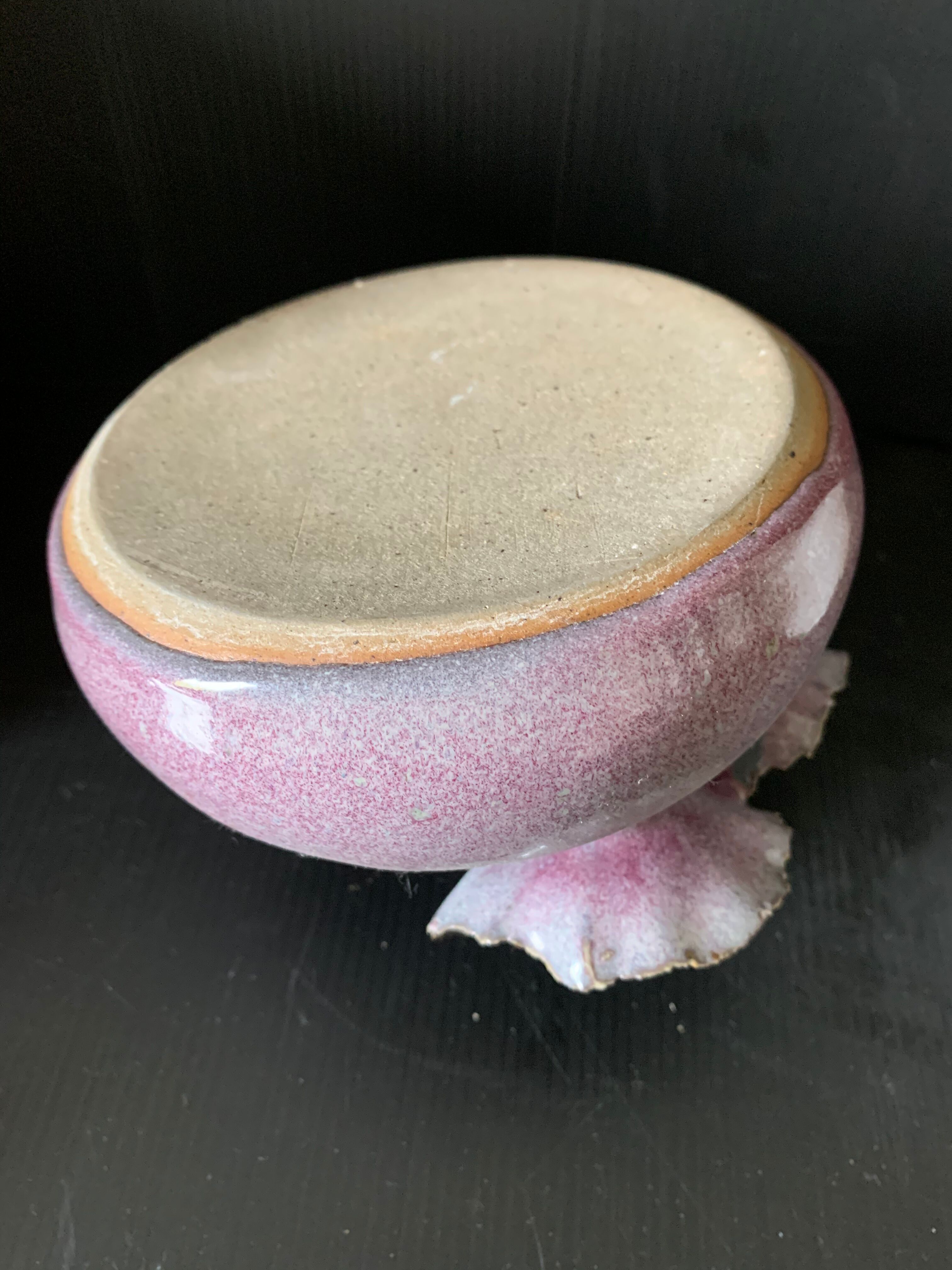Pique flowers vase in sandstone enamels