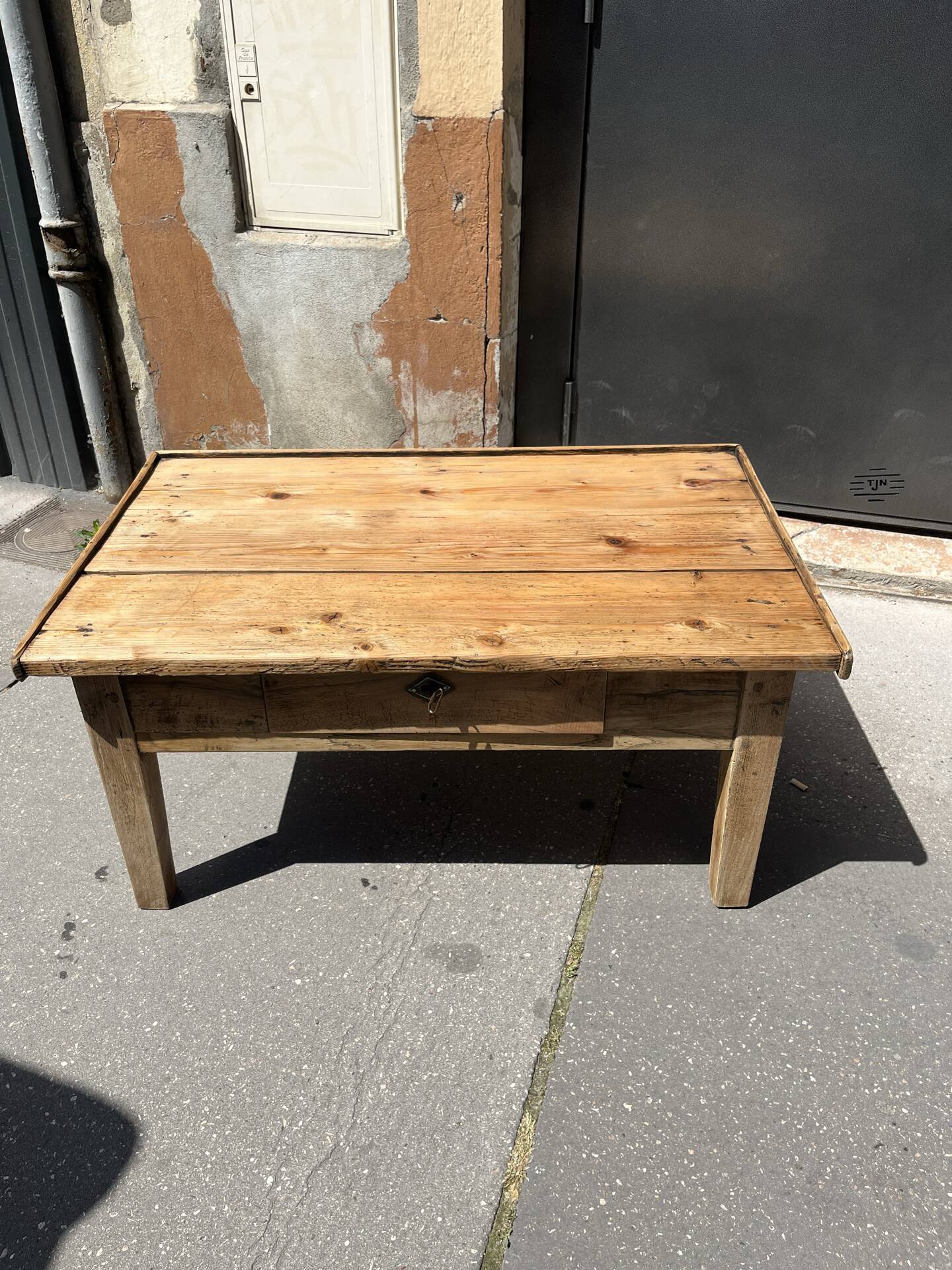 Ancienne table basse.