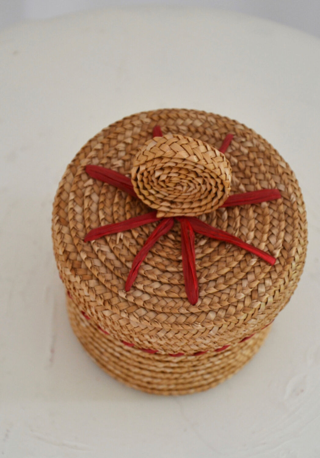 Boîte tressée vintage