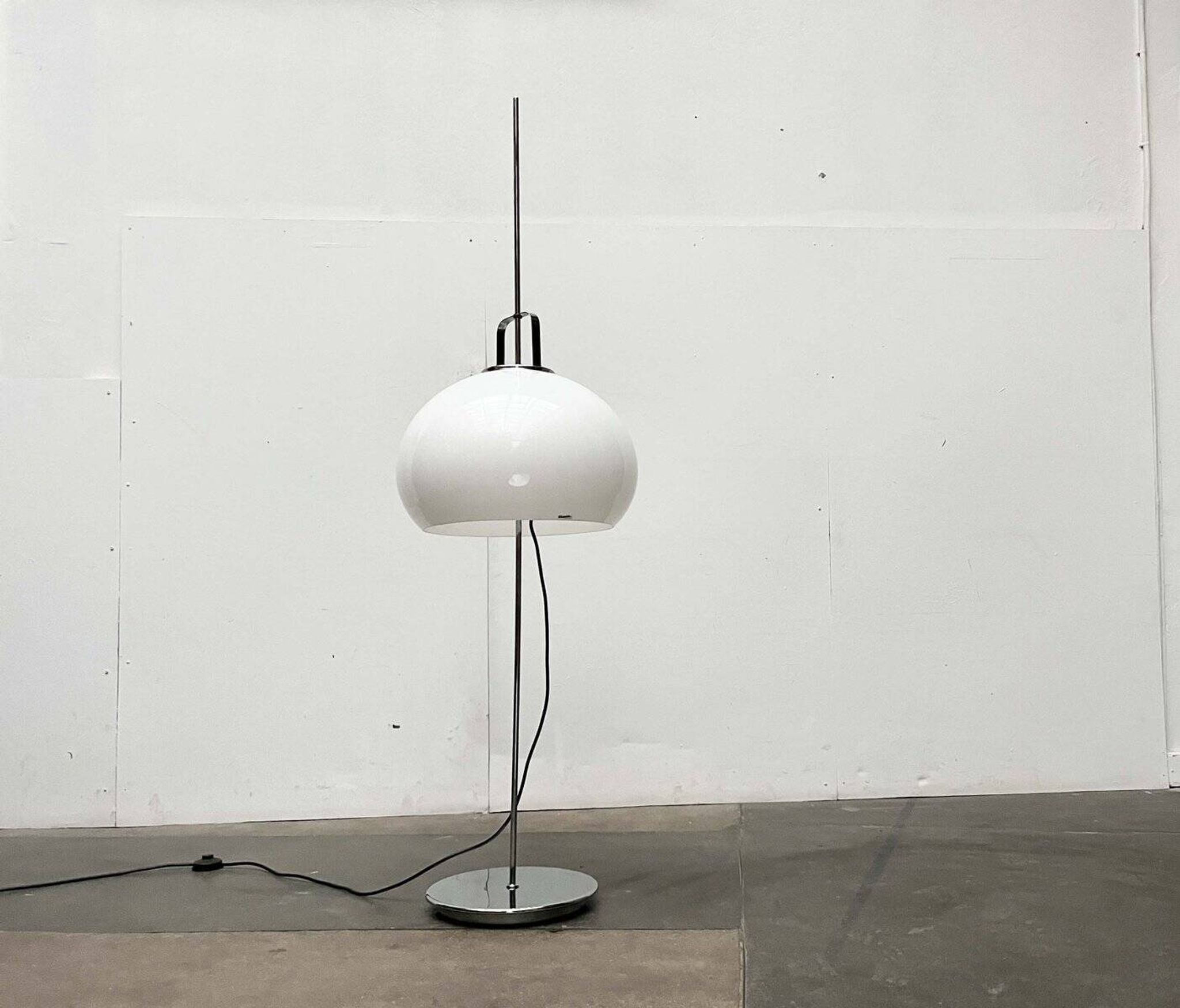 Lucerna floor lamp, Space Age model, modern Italian mid-century by Guzzini for iGuzzini, 1960s.