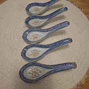 Set of 5 blue and white porcelain Asian spoons.