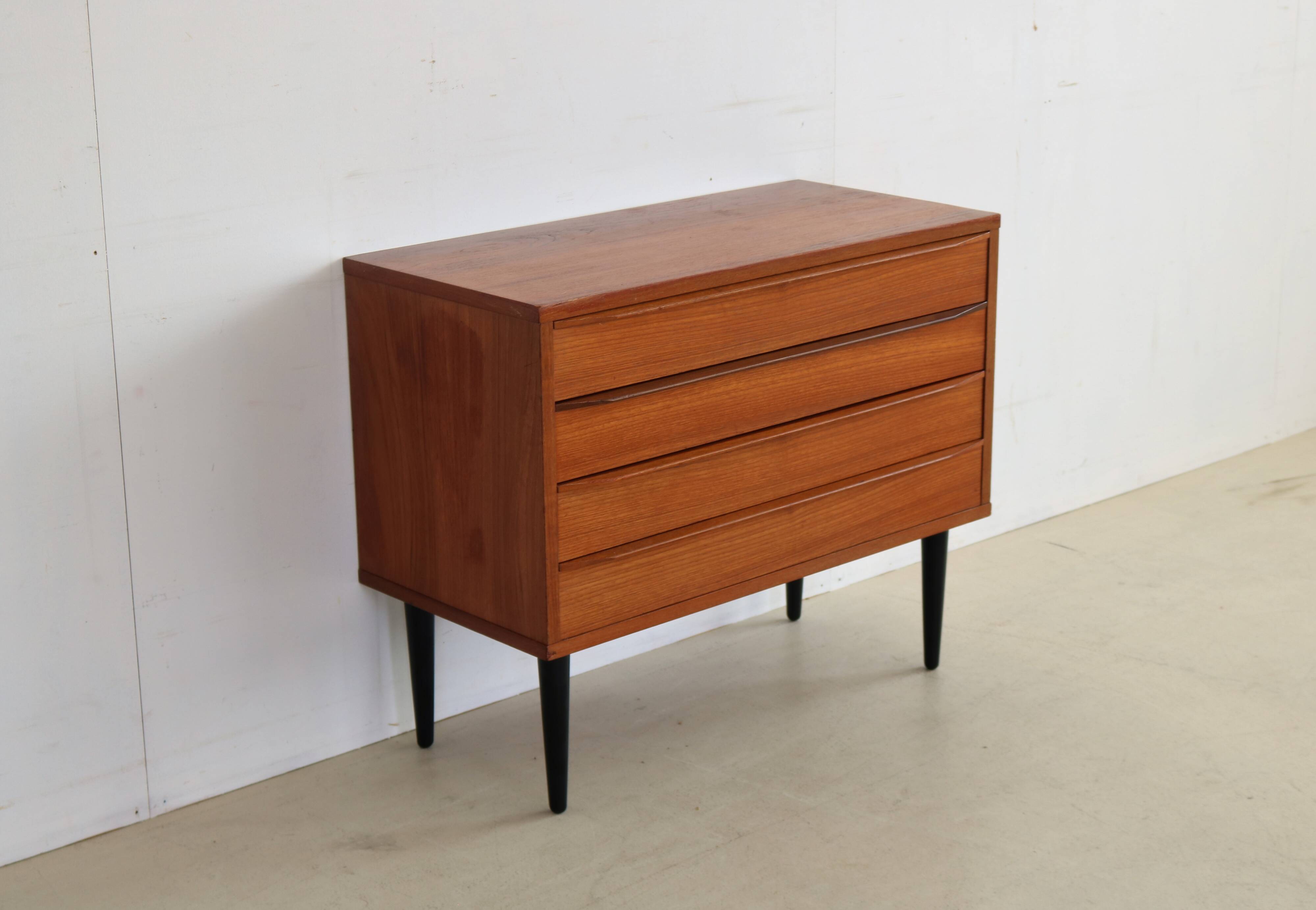 Commode en teck vintage