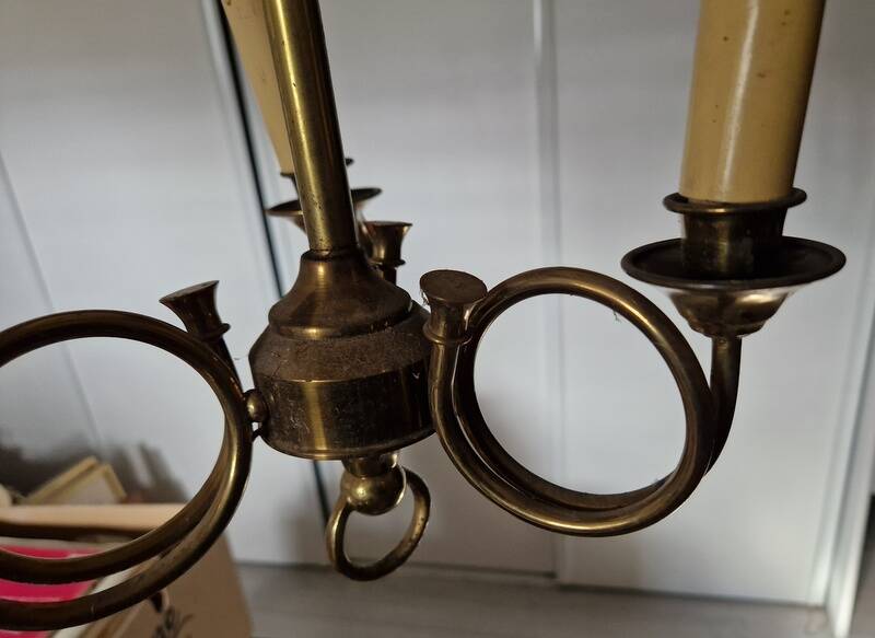 Lustre said metal chandelier with 3 lights in hunting horns.