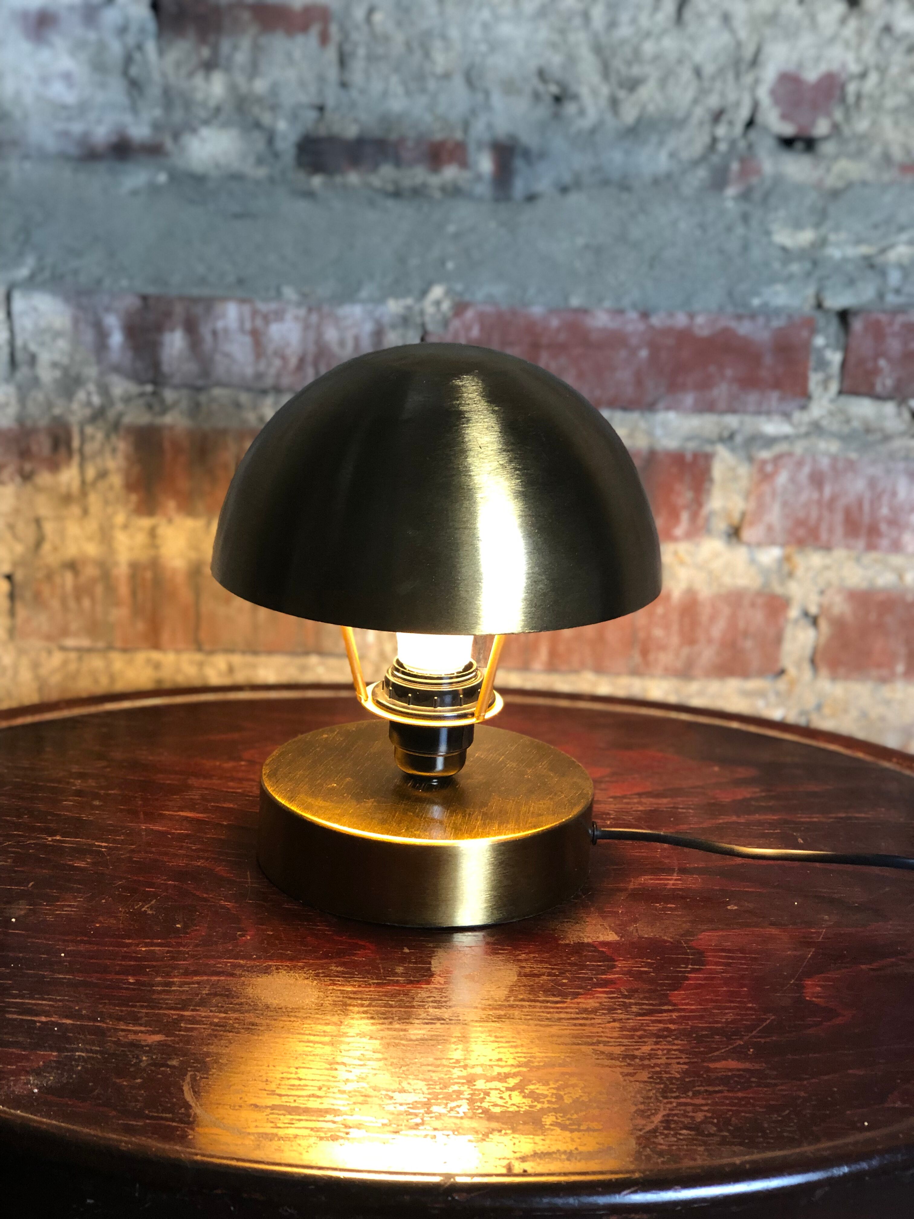 Art Deco-style mushroom lamp in gilded brass