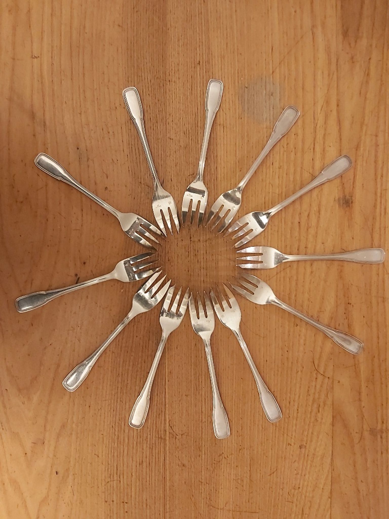 Set de 12 fourchettes à huitres ercuis en métal argenté