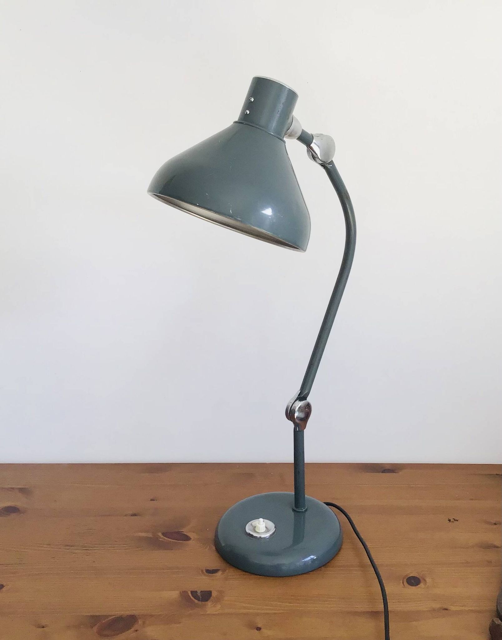 Lampe articulée en métal vert