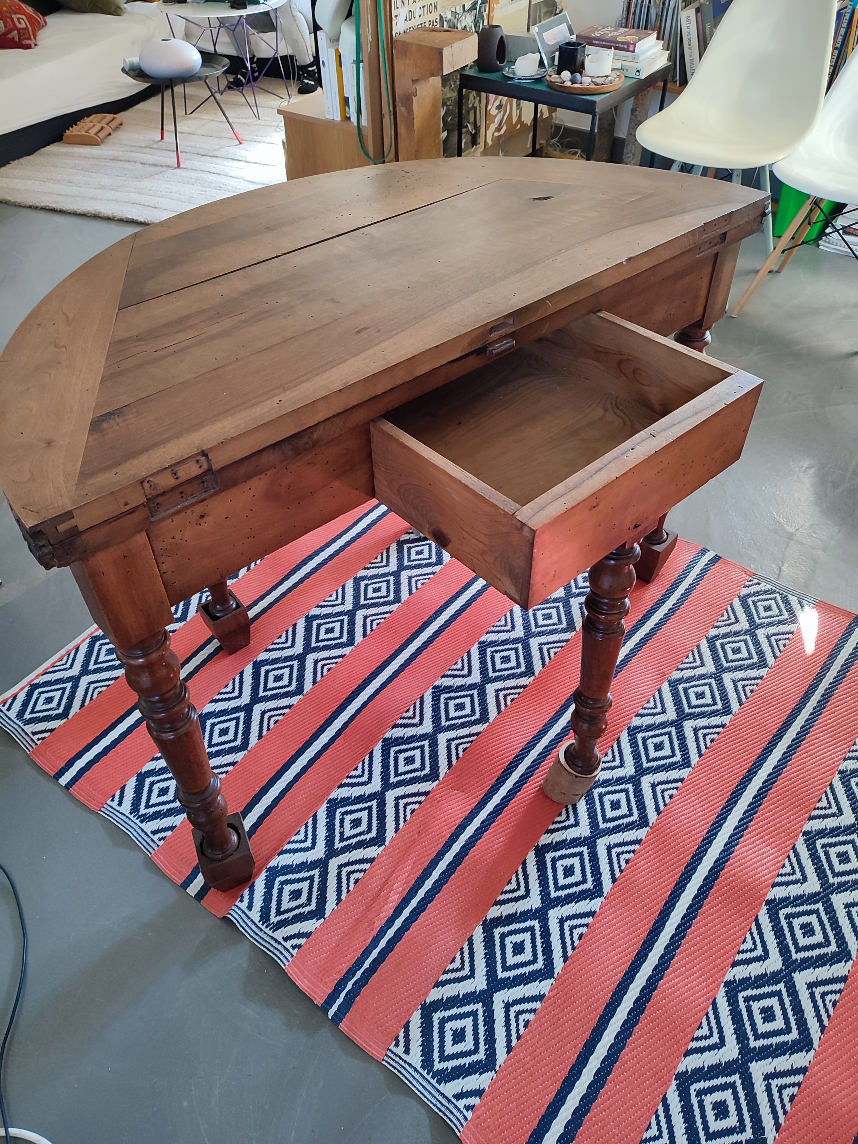 Round or half-moon oak table