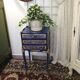 Table de chevet relookée classique – meuble décoratif bleu et doré