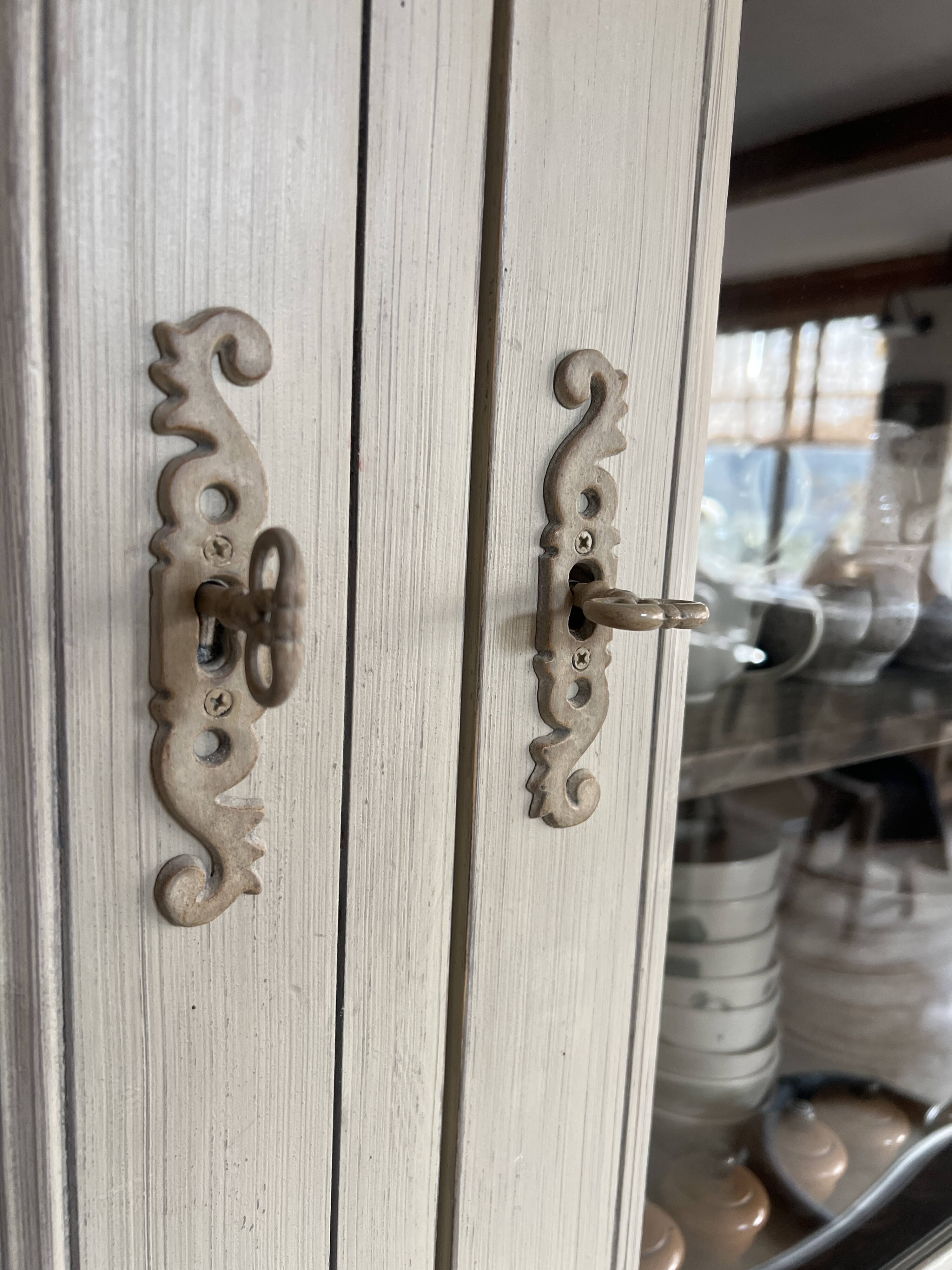 Charming vintage display cabinet in greige solid wood, castle charm.