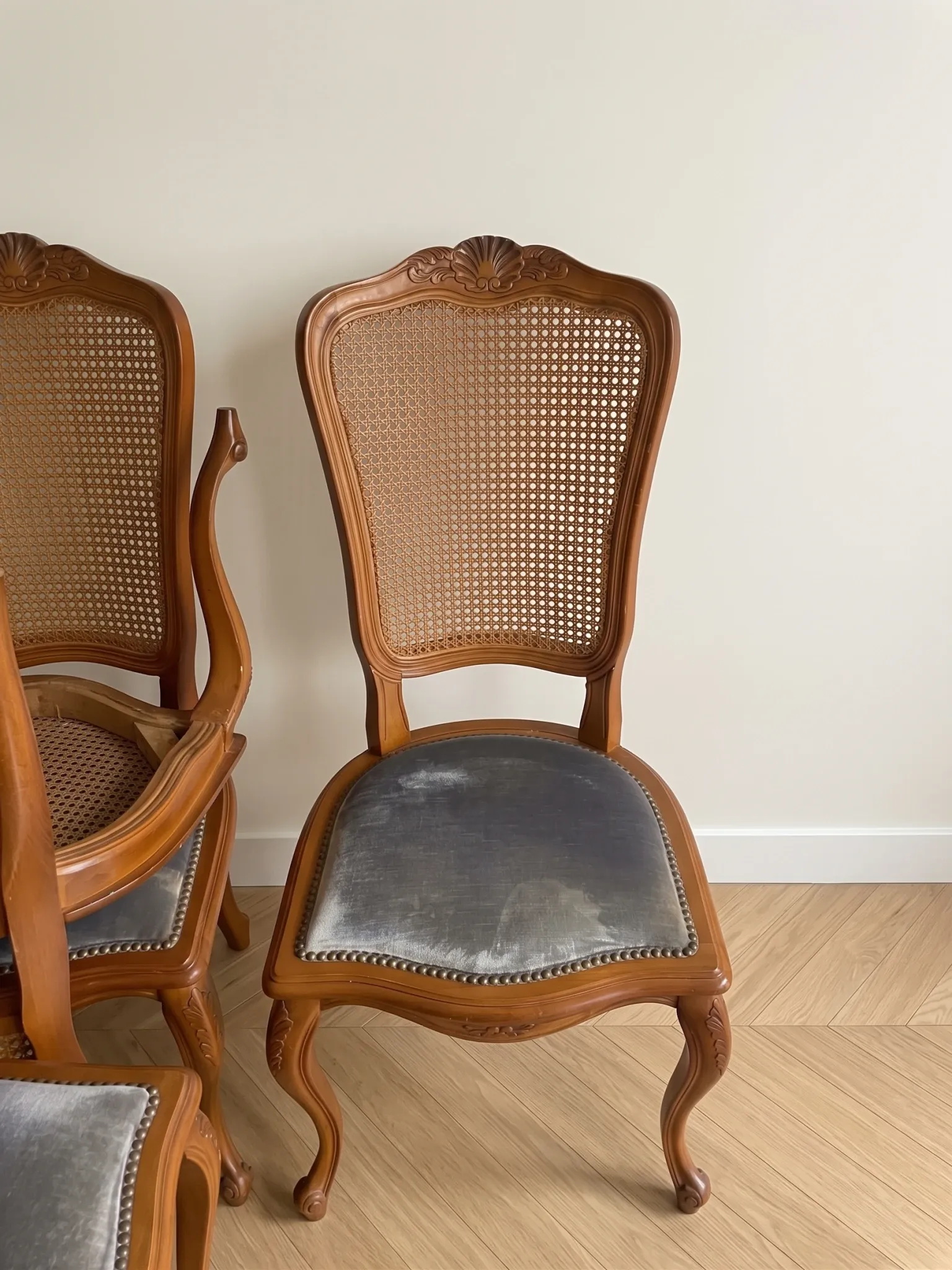 8 Louis XV style chairs in wood and caning