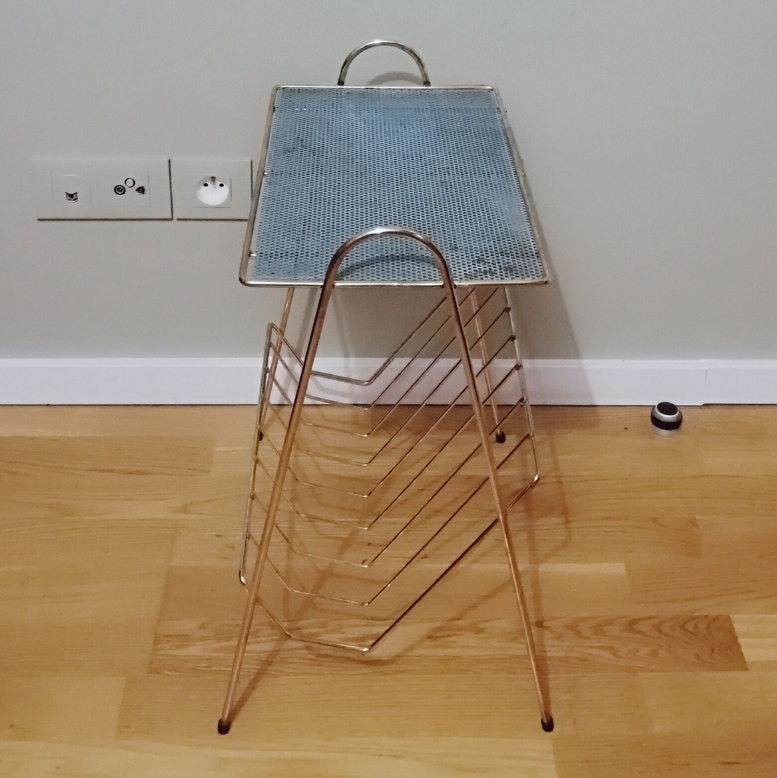 Coffee table door vintage magazines