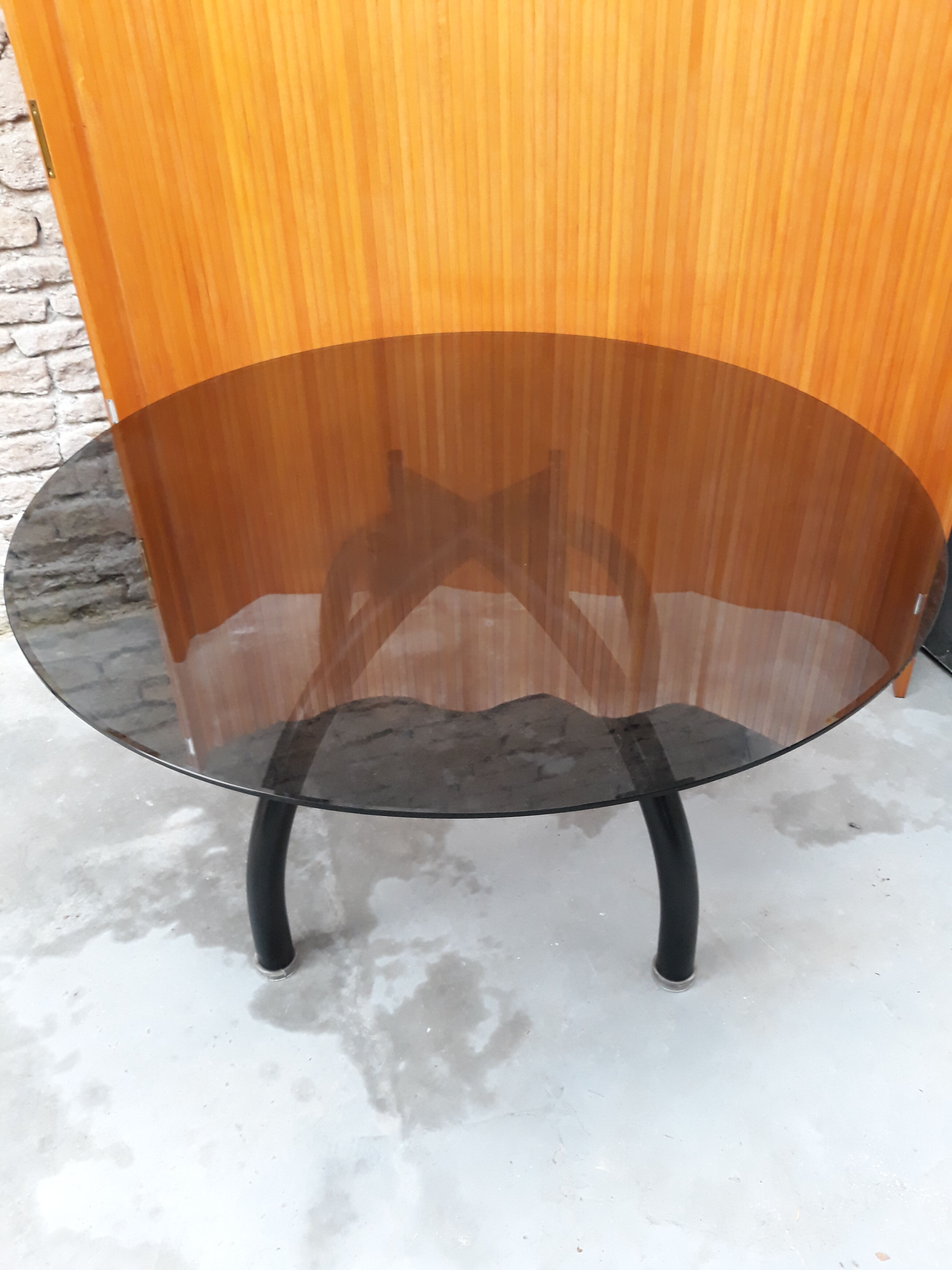 Spyder dinning table by Ettore Sottsass for Knoll