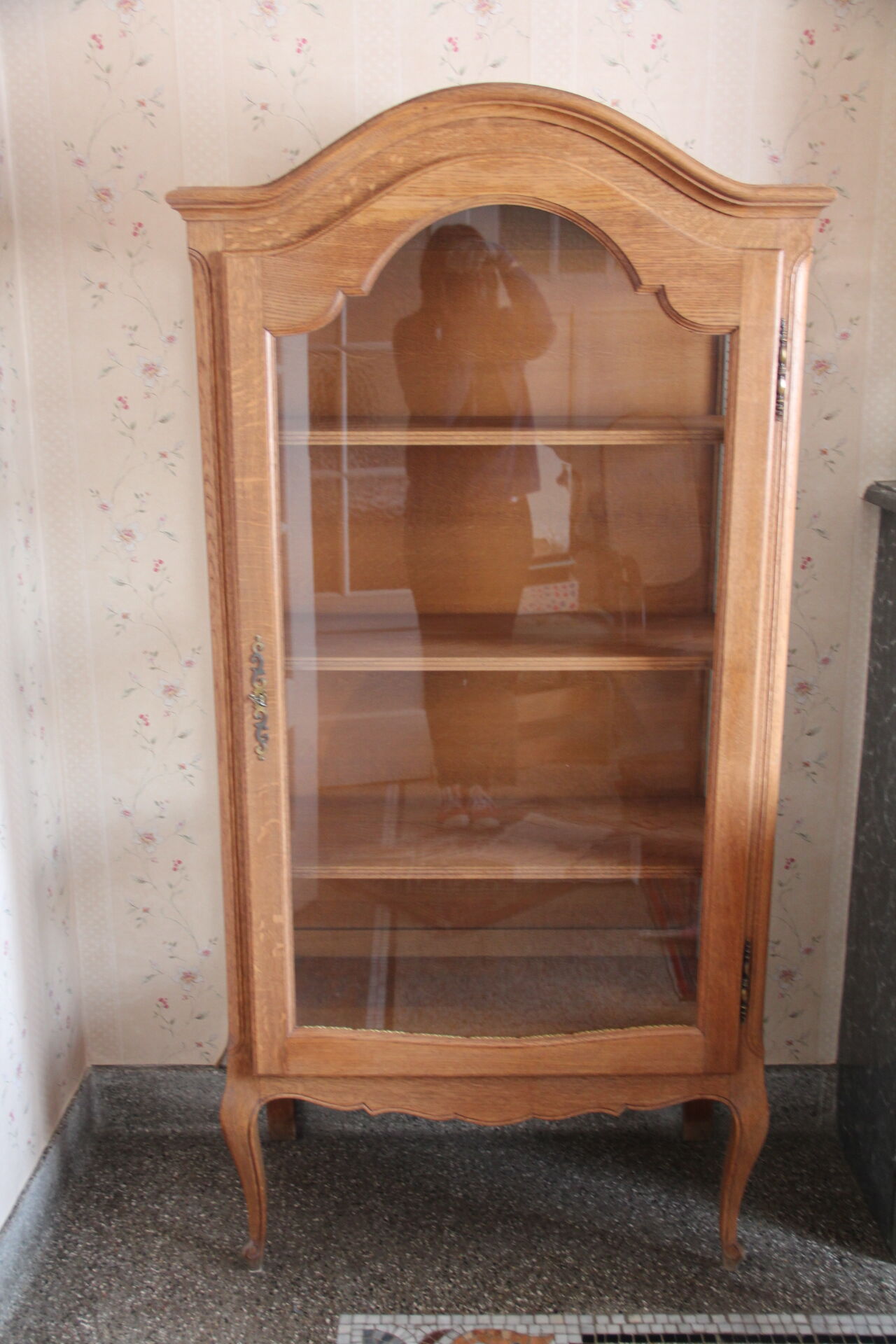 Oak showcase