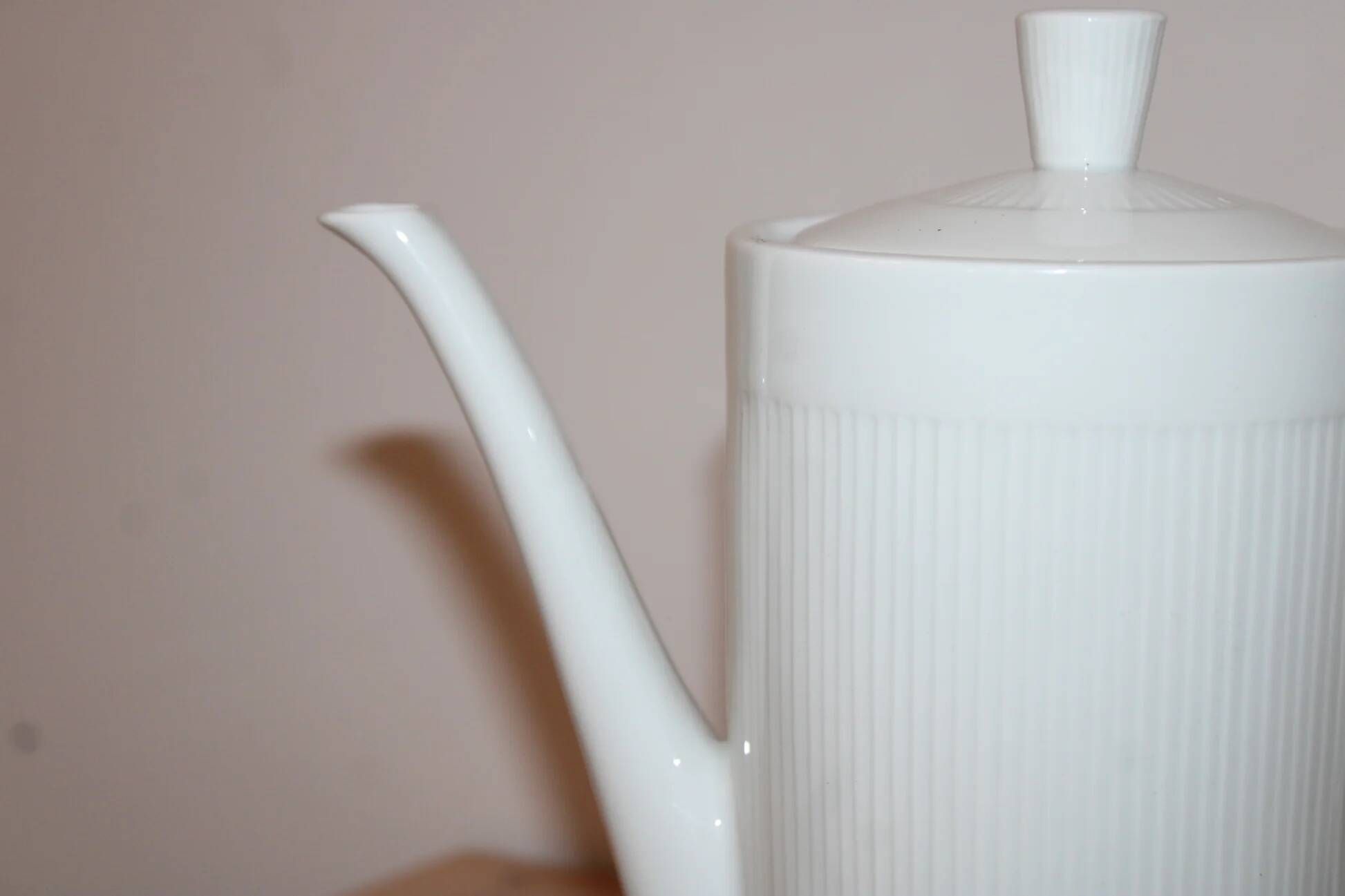 Vintage ribbed white porcelain coffee pot Berry P.L. – Made in France