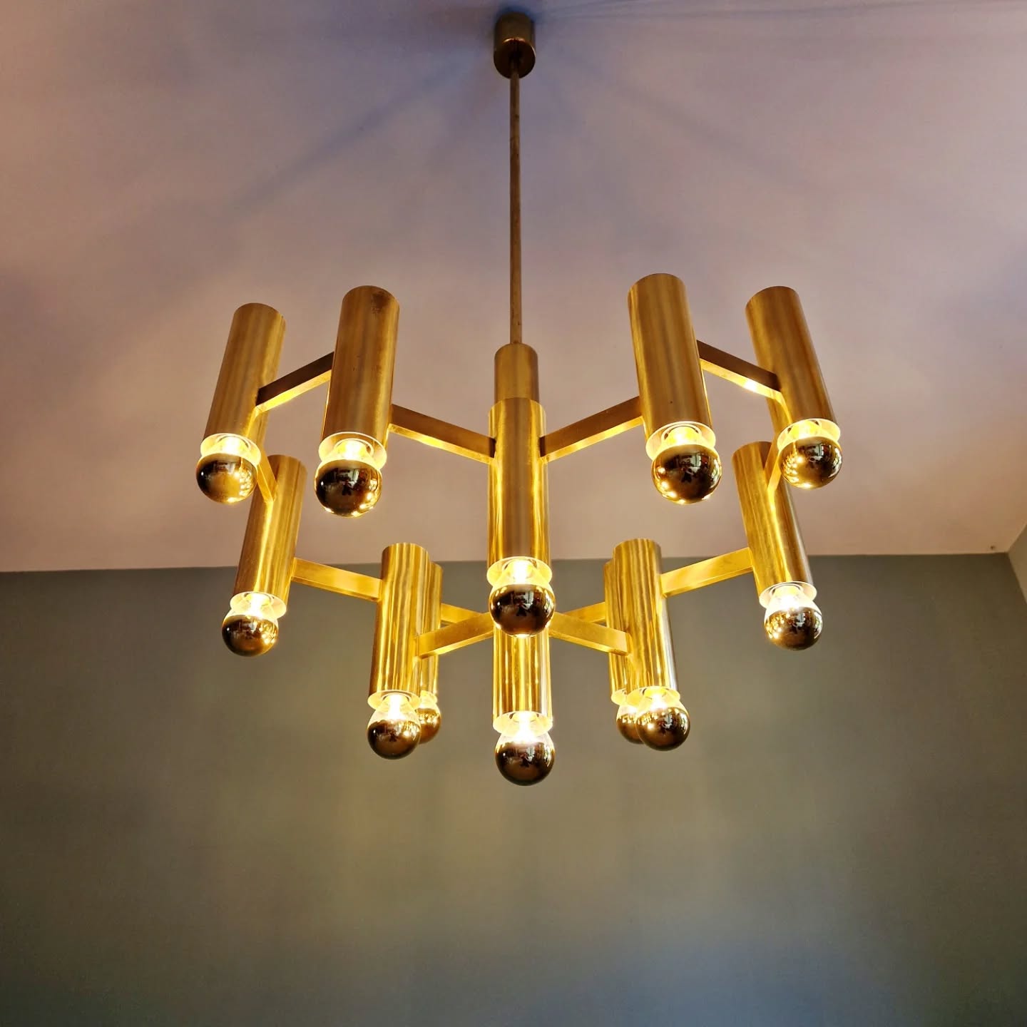 Large brass chandelier, design by Gaetano Sciolari, Boulanger, 1970.