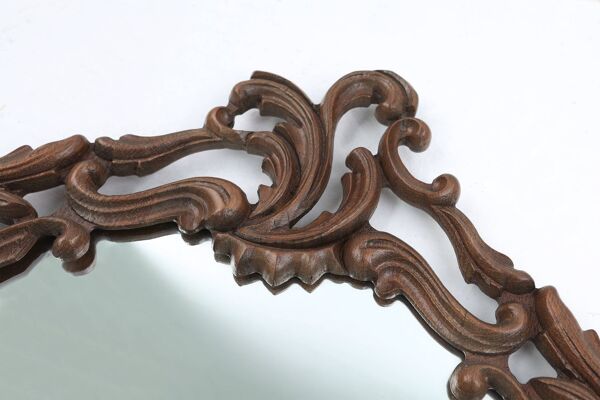 Miroir baroque avec cadre en chêne sculpté à la main, France années 1950