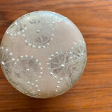 Poudrier en verre ancien - peint