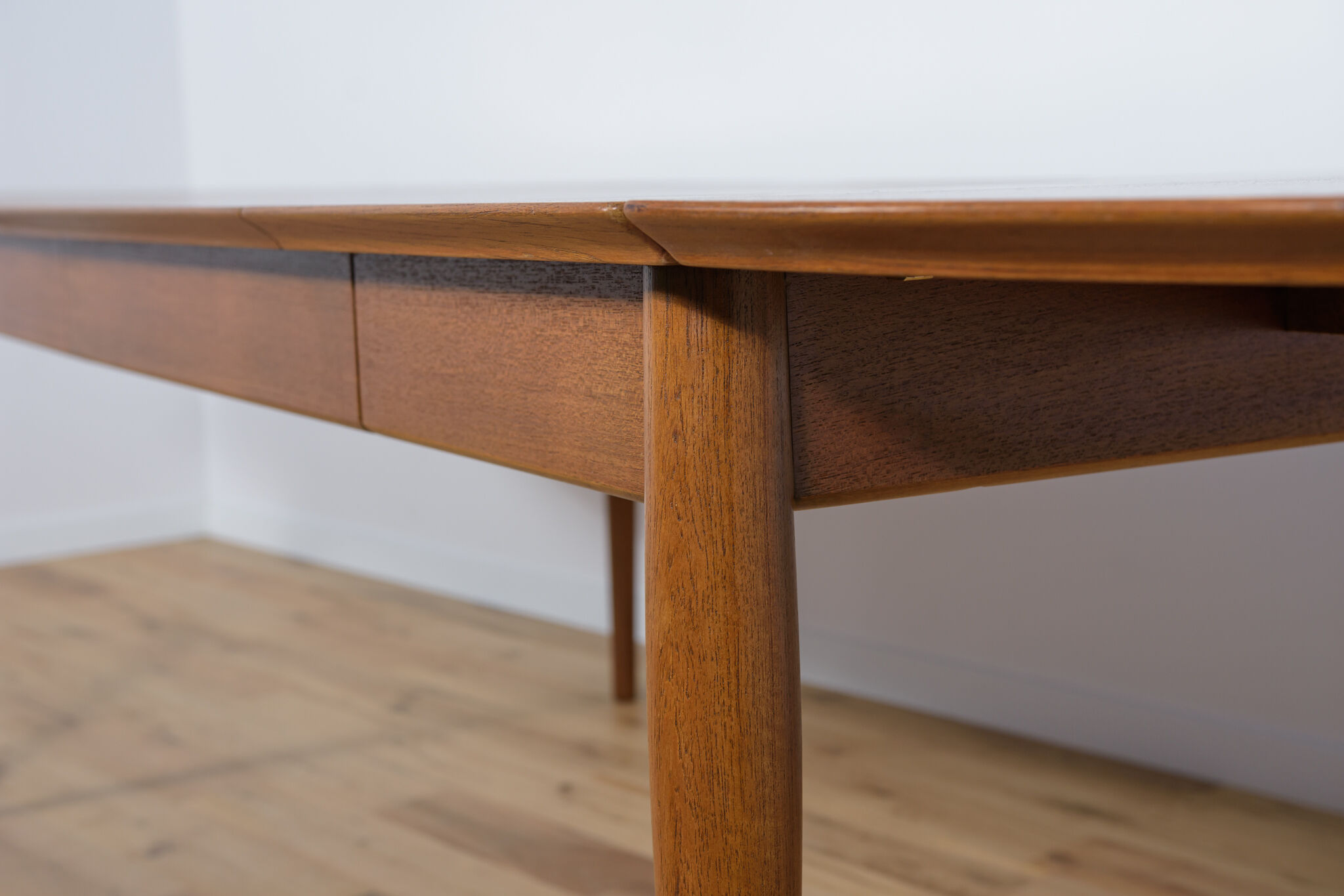 Table à manger extensible en teck, années 1960