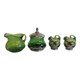 Lot composé d’un pot à lait, d’un ensemble sel/poivre et d’un sucrier