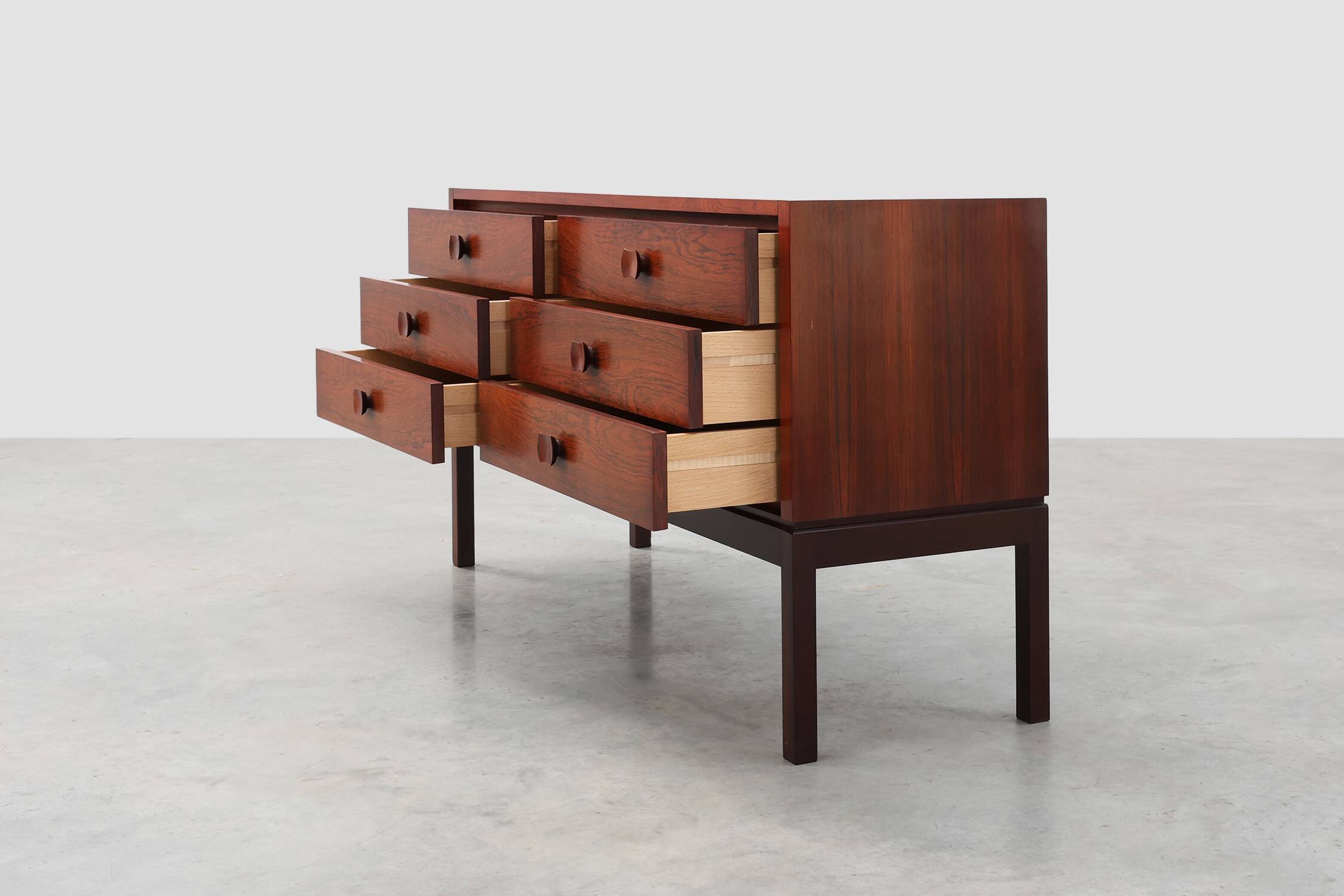 Commode danoise moderne du milieu du siècle, Danemark, vers les années 1960.