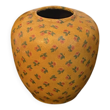Terracotta vase, floral decoration