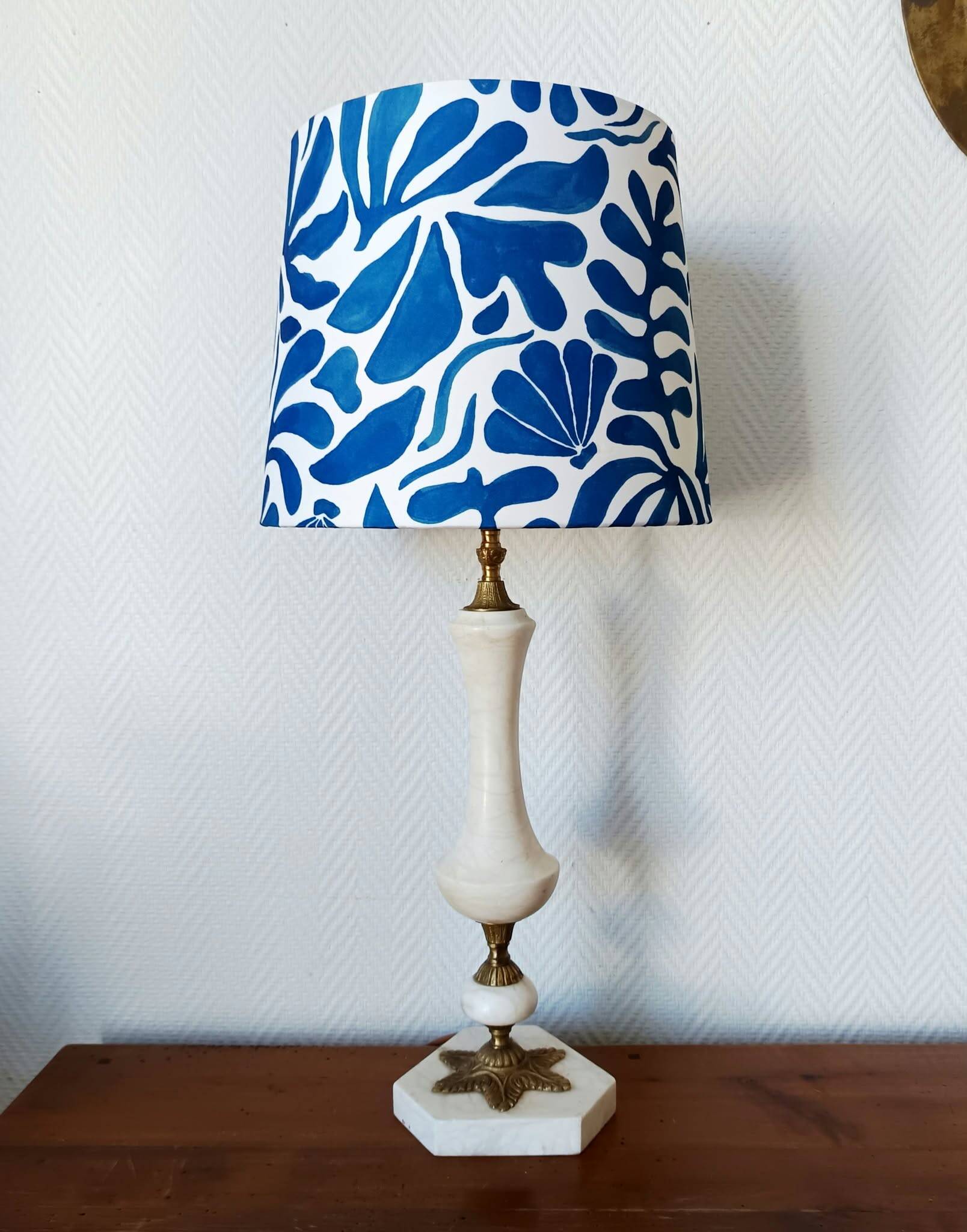 Alabaster lamp with gilding and seashells