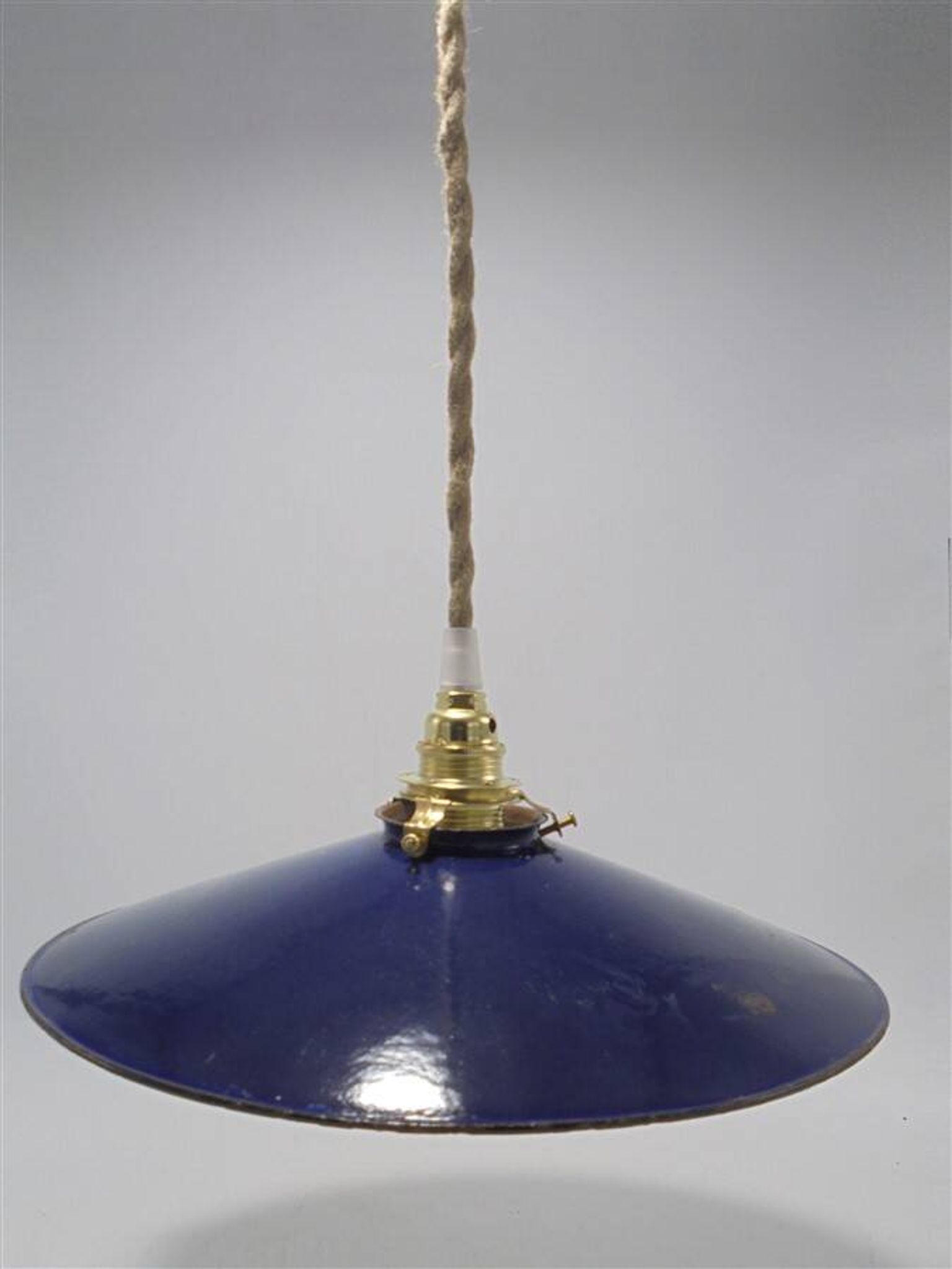 Enamelled sheet metal suspension