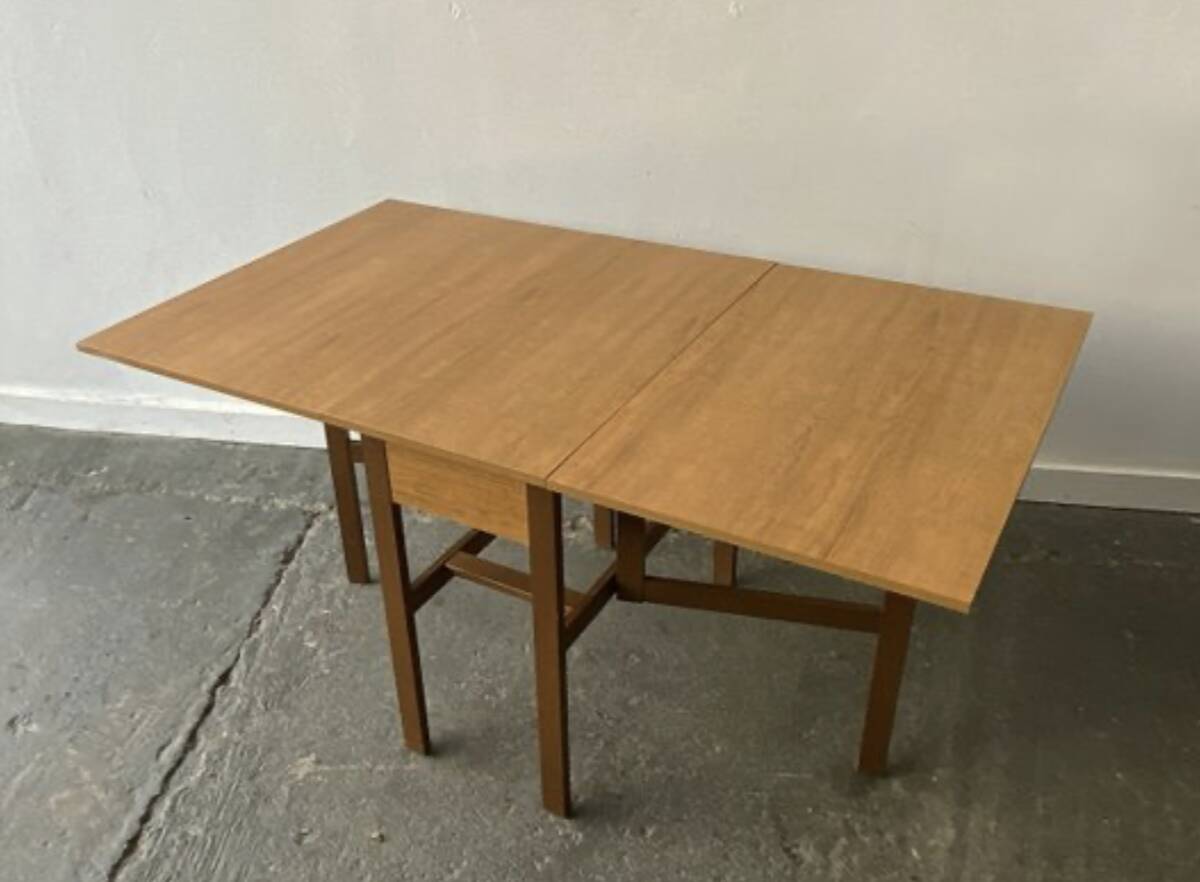 1960s Mid-Century vintage extendable drop leaf Formica dining table