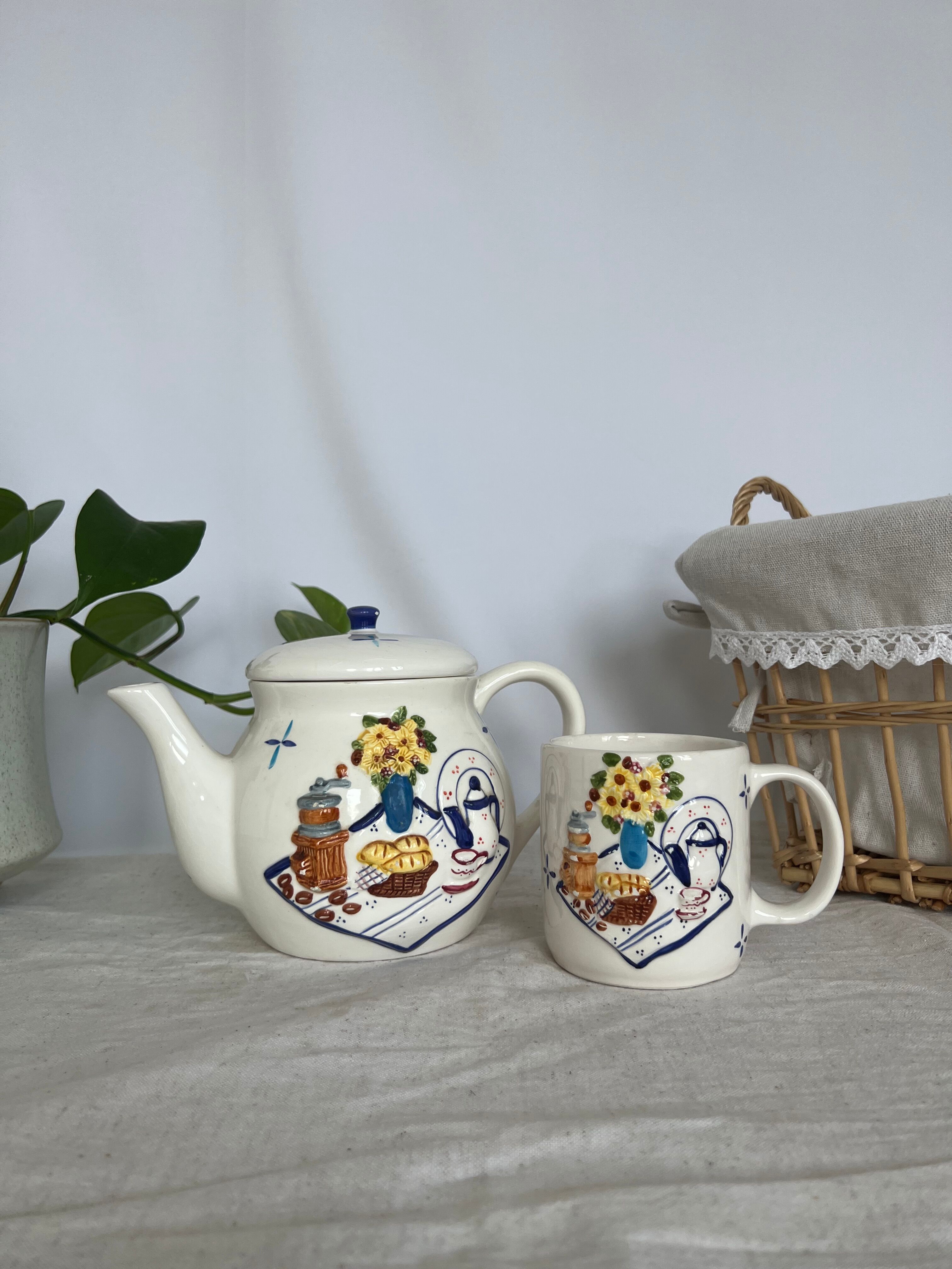 Teapot/coffee maker set with mug slip pattern breakfast hand-painted pieces