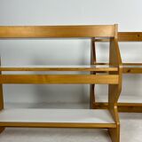 Duo d'étagères vaisselier de Charlotte Perriand