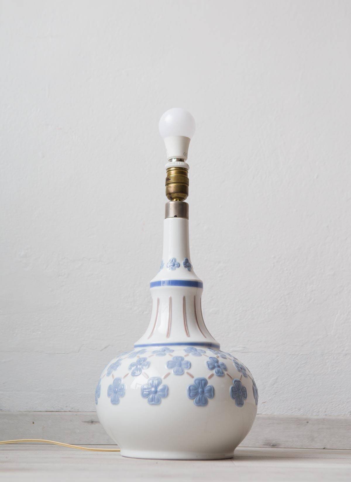 Lladró porcelain table lamp with flowers circa 1960 (44 cm)