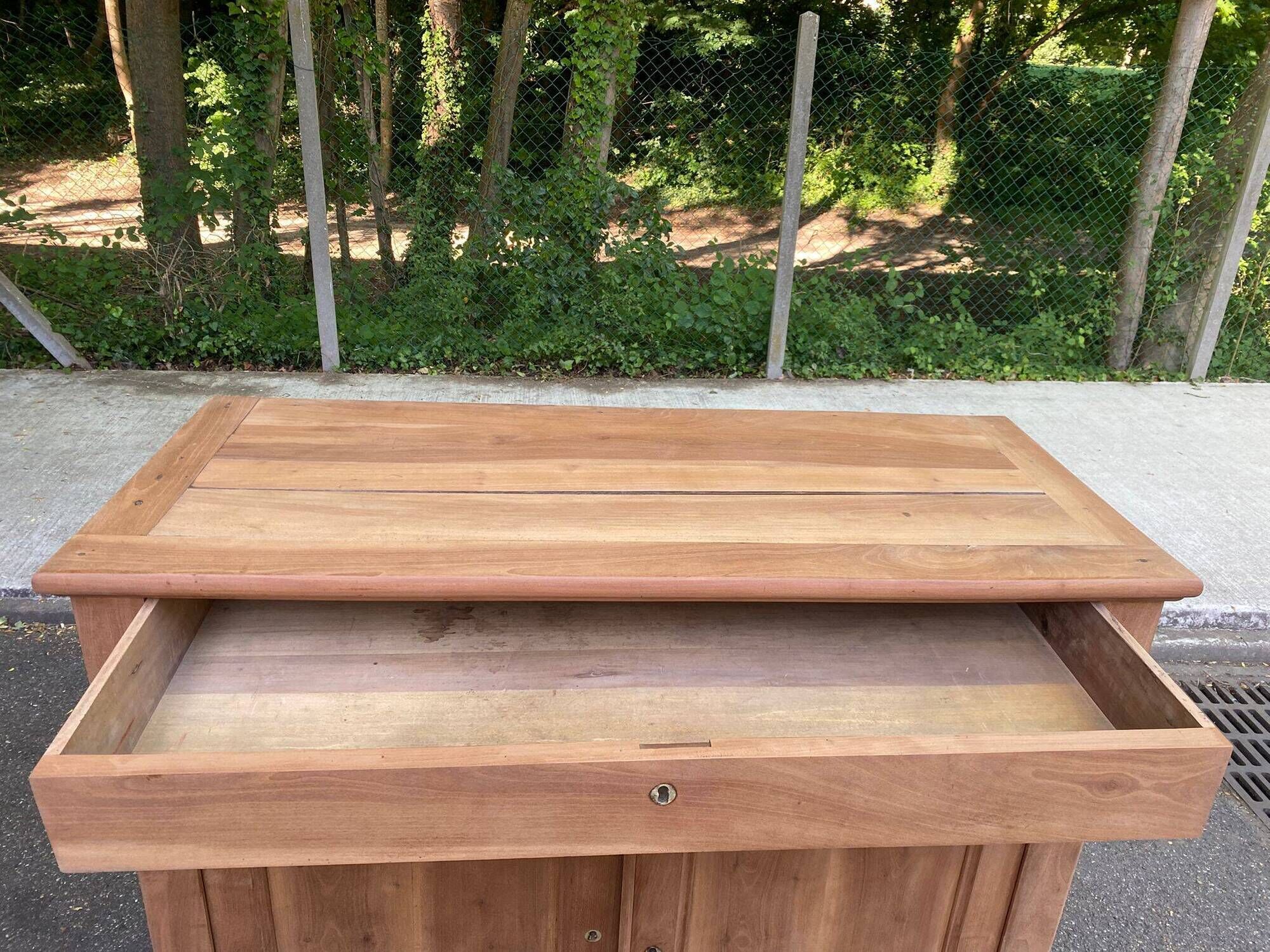 Louis Philippe high buffet from the 19th century, renovated in solid walnut.