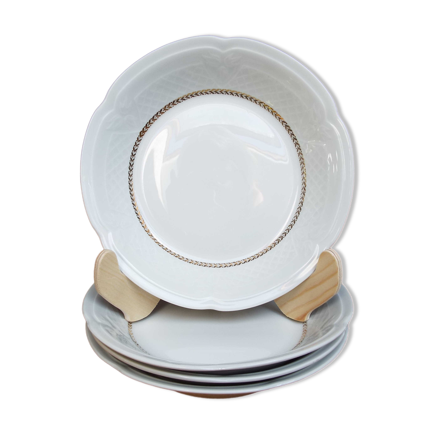 4 hollow dessert plates